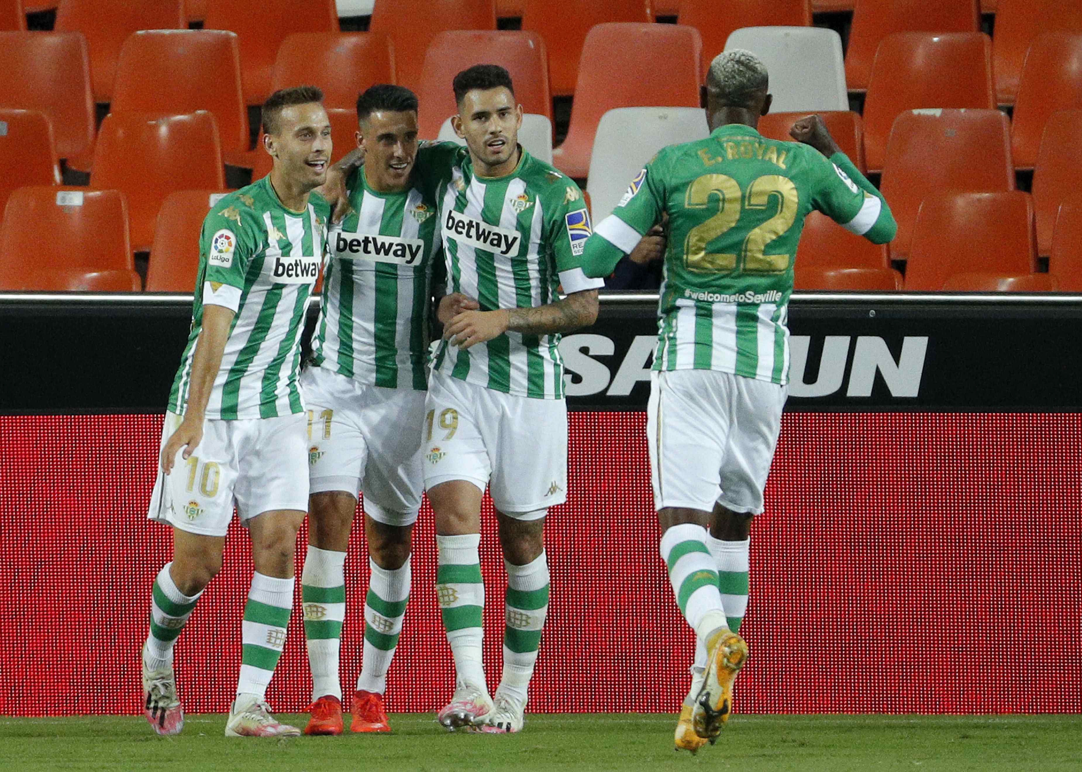 epa08718747 Real Betis' Cristian Tello (2L) celebrates after scoring during the Spanish LaLiga soccer match between Valencia CF and Real Betis at Mestalla stadium in Valencia, eastern Spain, 03 October 2020.  EPA-EFE/MANUEL BRUQUE