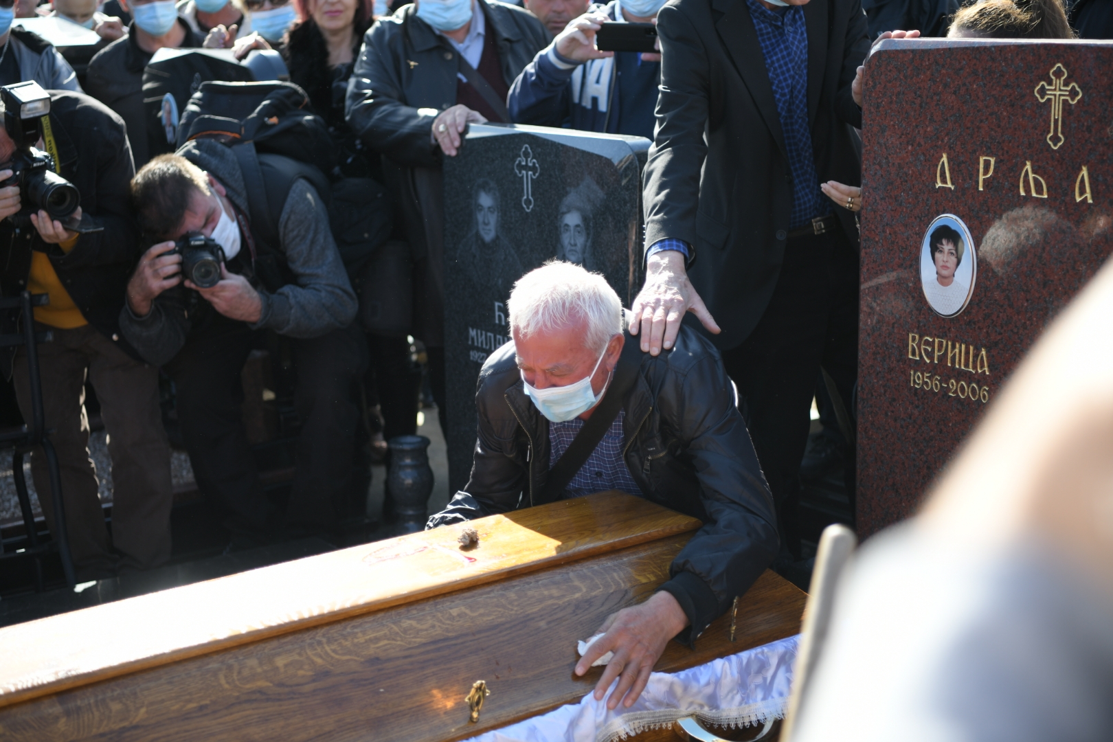 Beograd 14.10.2020. Novo Bežanijsko groblje, Sahrana Bore Drljace, Bora Drljača, Era Ojdanić Foto: Dragan Mujan/Nova.rs