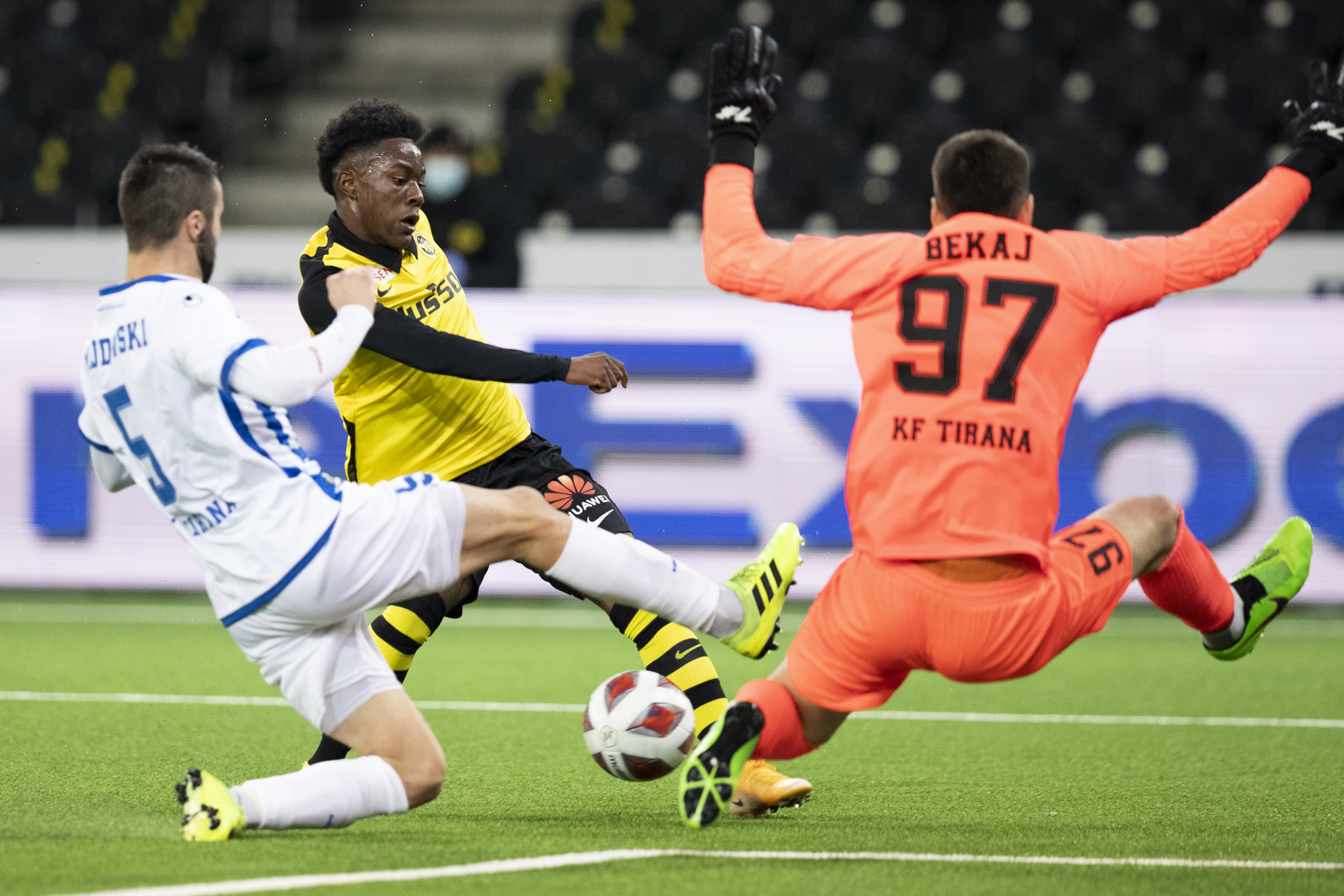 epa08714148 Young Boys' Felix Mambimbi (C) in action during the UEFA Europa League play off soccer match between BSC Young Boys and KF Tirana at the Wankdorf stadium in Bern, Switzerland, 01 October 2020.  EPA-EFE/PETER KLAUNZER