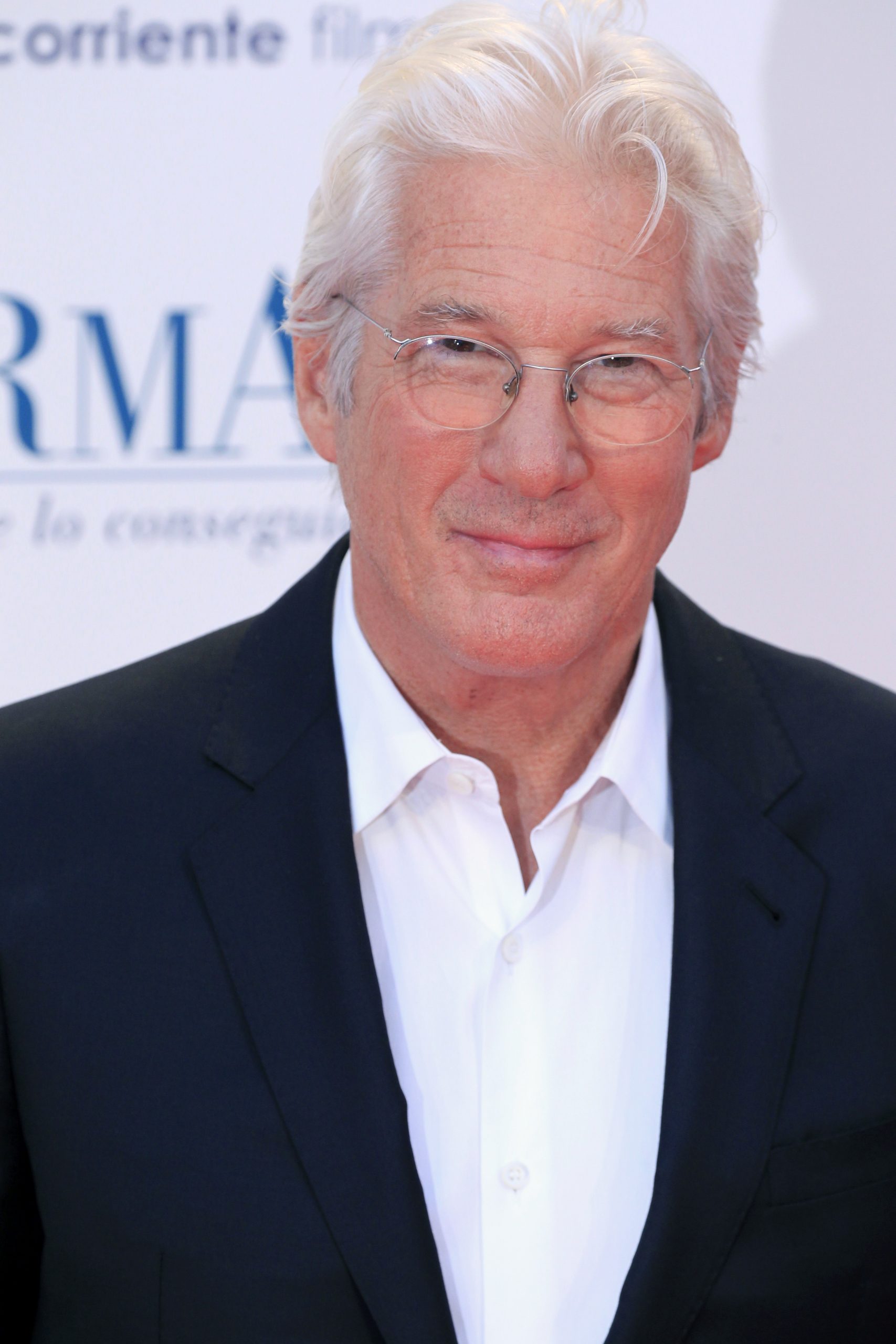 epa06002243 US actor Richard Gere poses for the media during the photocall of 'Norman: The Moderate Rise and Tragic Fall of a New York Fixer' held in Madrid, Spain, 31 May 2017.  EPA/VICTOR LERENA