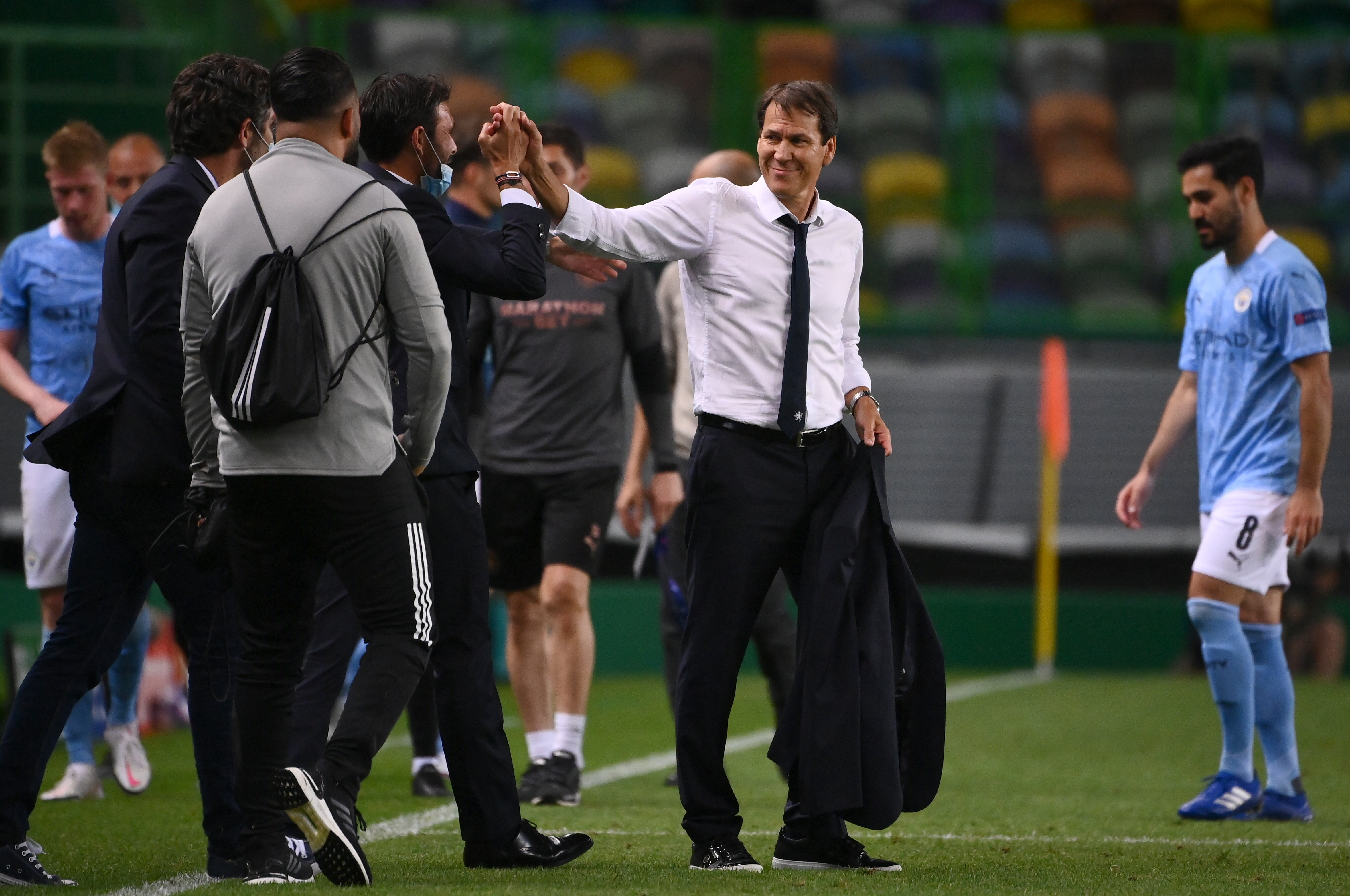 epa08606462 Lyon's head coach Rudi Garcia (C) celebrates winning the UEFA Champions League quarter final match between Manchester City and Olympique Lyon in Lisbon, Portugal, 15 August 2020.  EPA-EFE/Franck Fife / POOL
