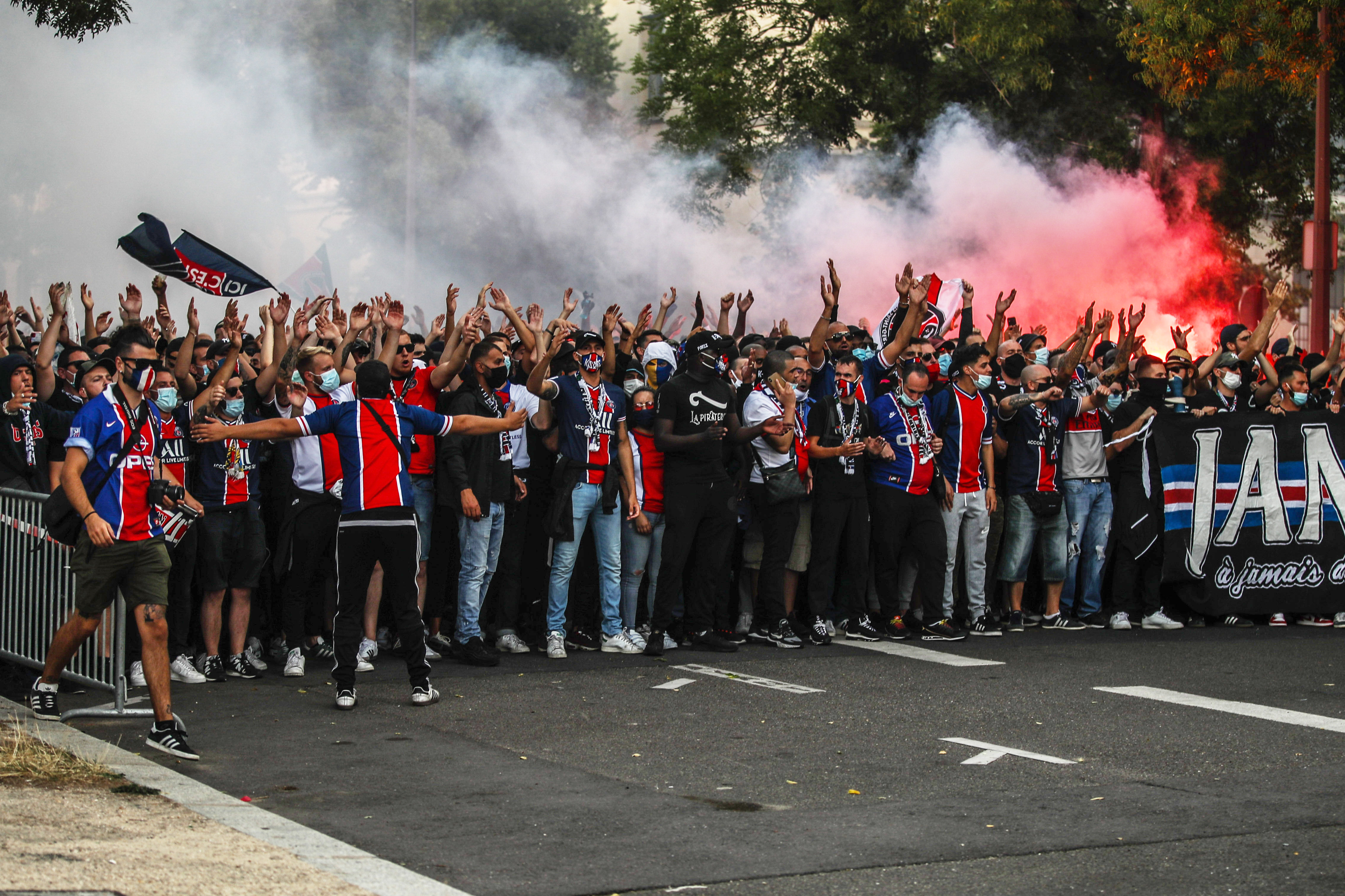 epa08621317 Paris Saint-Germain supporters cheer outside Le Parc des Princes stadium before the UEFA Champions League final match between Bayern Munich and Paris Saint-Germain in Paris, France, 23 August 2020.  EPA-EFE/Mohammed Badra