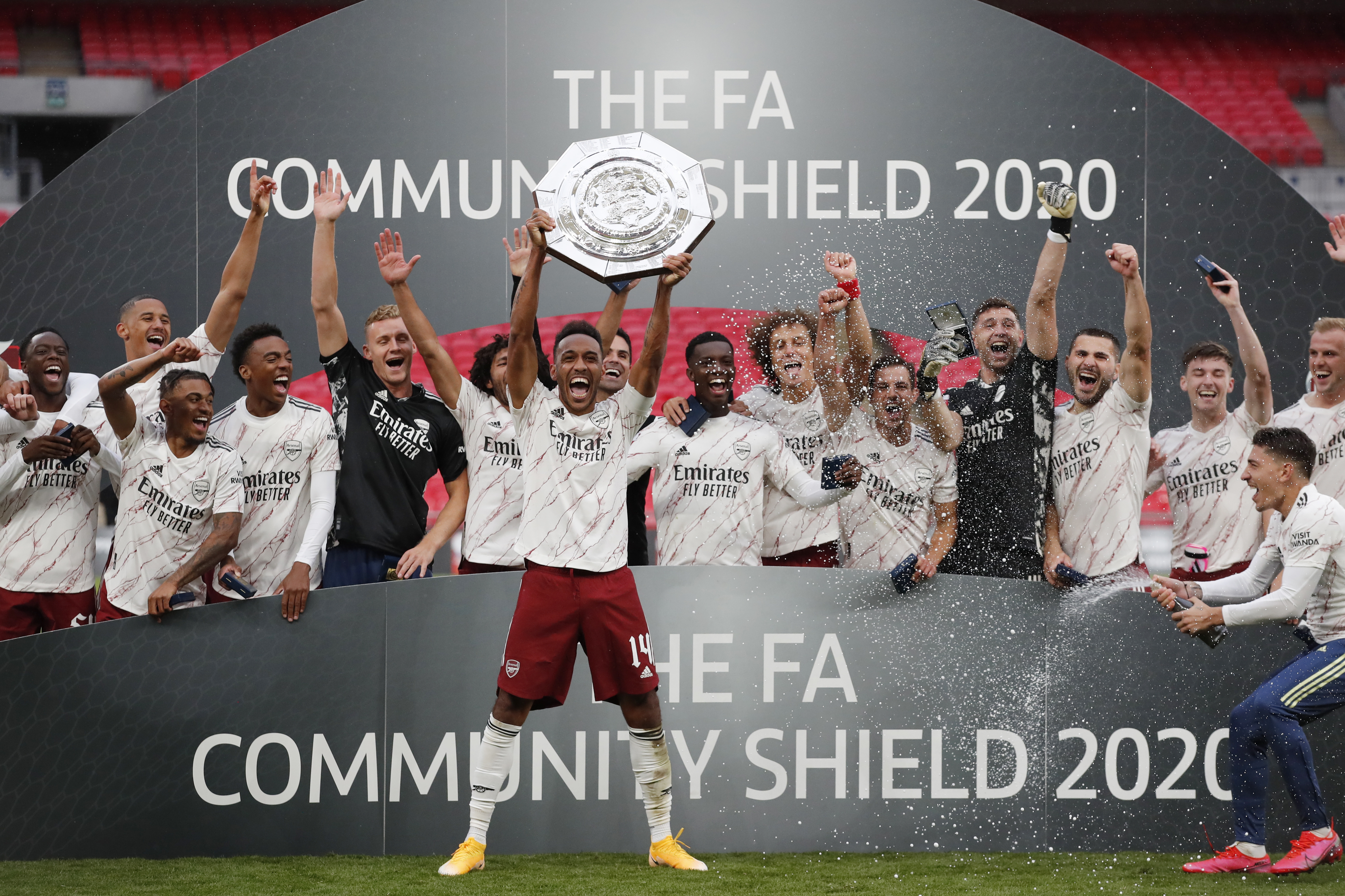 epa08634391 Pierre-Emerick Aubameyang of Arsenal celebrates with the trophy during the FA Community Shield match between Arsenal London and Liverpool FC at the Wembley stadium in London, Britain, 29 August 2020.  EPA-EFE/Andrew Couldridge / POOL