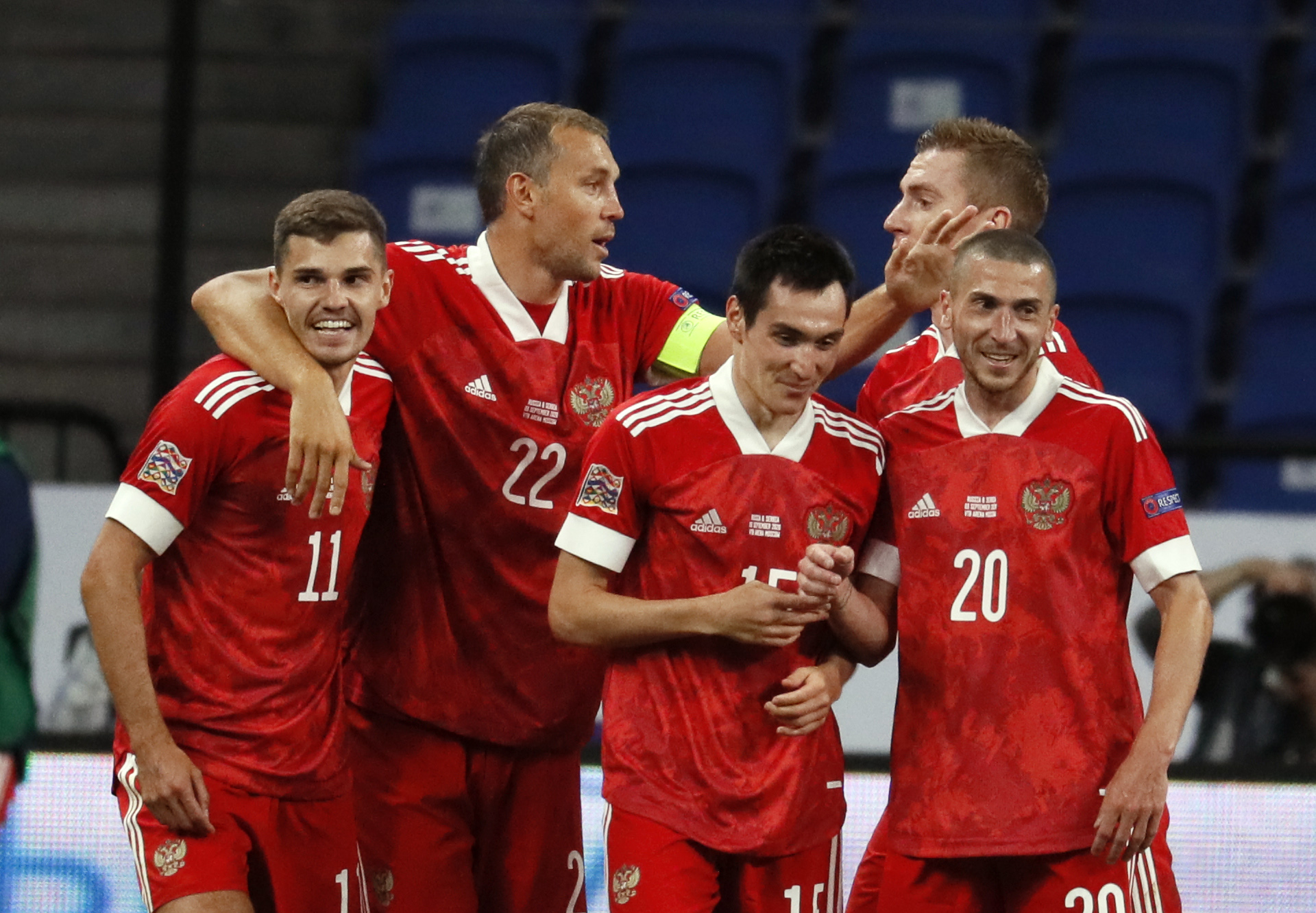 epa08644840 Players of Russia celebrate the 2-0 lead during the UEFA Nations League Group stage match between Russian and Serbia in Moscow, Russia, 03 September 2020.  EPA-EFE/YURI KOCHETKOV