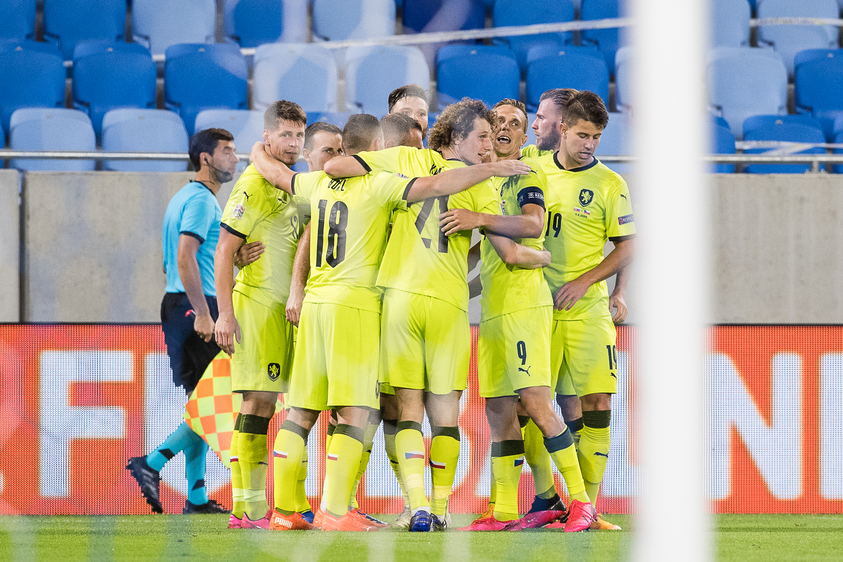 epa08647509 Player of Czech Republic celebrate a goal during the UEFA Nations League group stage soccer match between Slovakia and Czech Republic in Bratislava, Slovakia, 04 September 2020.  EPA-EFE/JAKUB GAVLAK