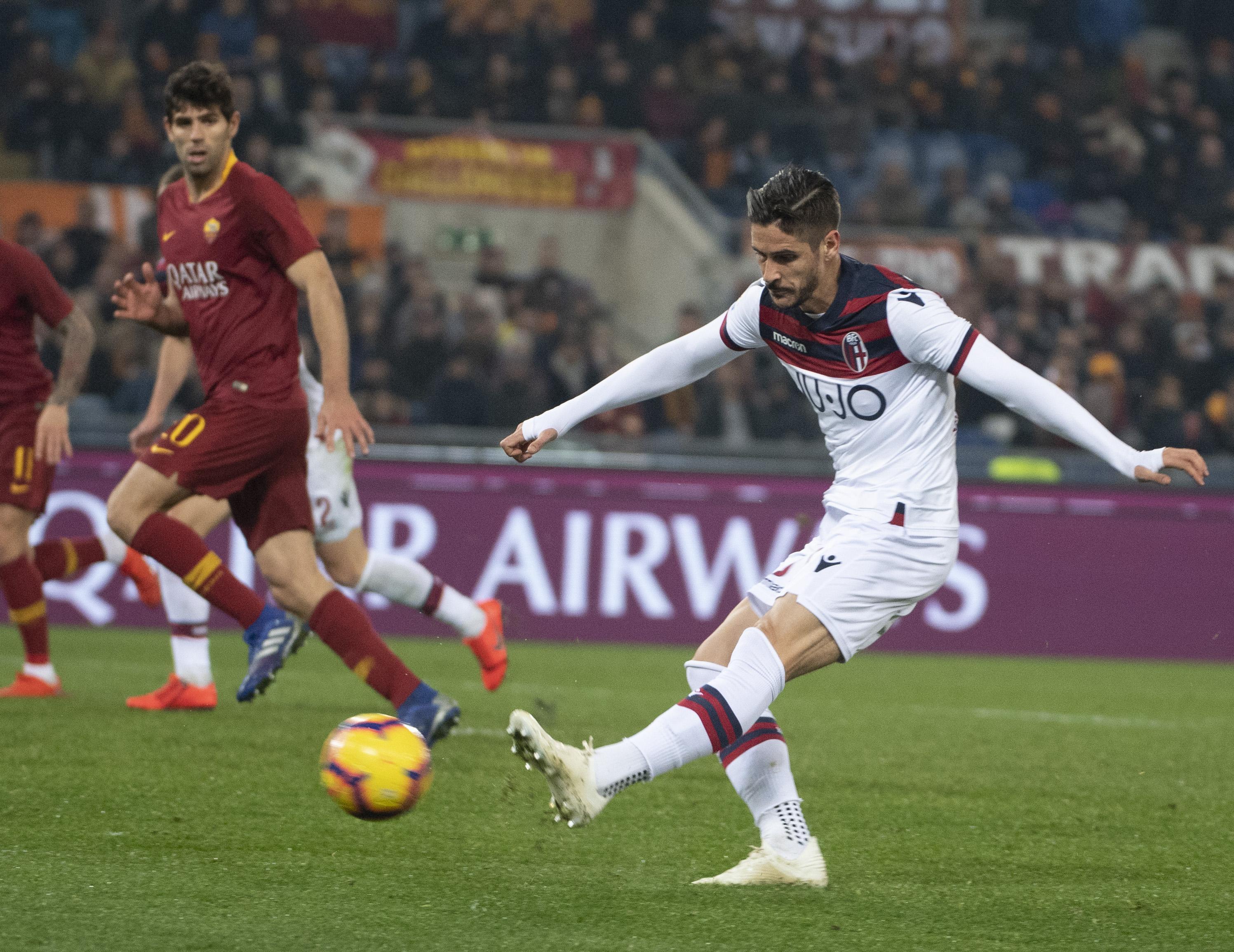 epa07379621 Bologna's Diego Falcinelli reacts during Italian Serie A soccer match between AS Roma and Bologna FC in Rome, Italy, 18 February 2019.  EPA-EFE/MAURIZIO BRAMBATTI