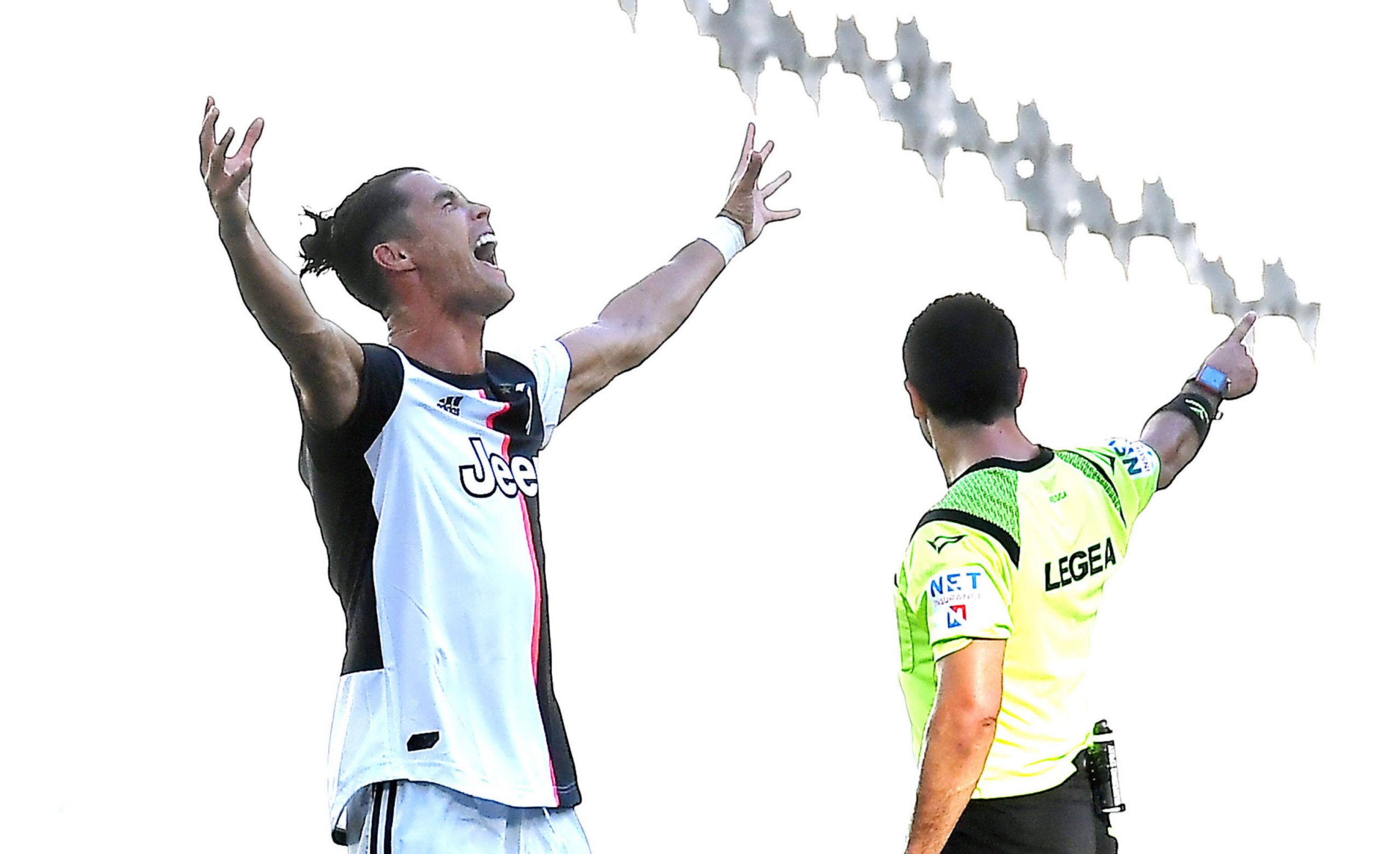 epa08527177 Juventus' Cristiano Ronaldo (L) celebrates after scoring the 3-1 lead during the Italian Serie A soccer match between Juventus FC and Torino FC in Turin, Italy, 04 July 2020.  EPA-EFE/ALESSANDRO DI MARCO