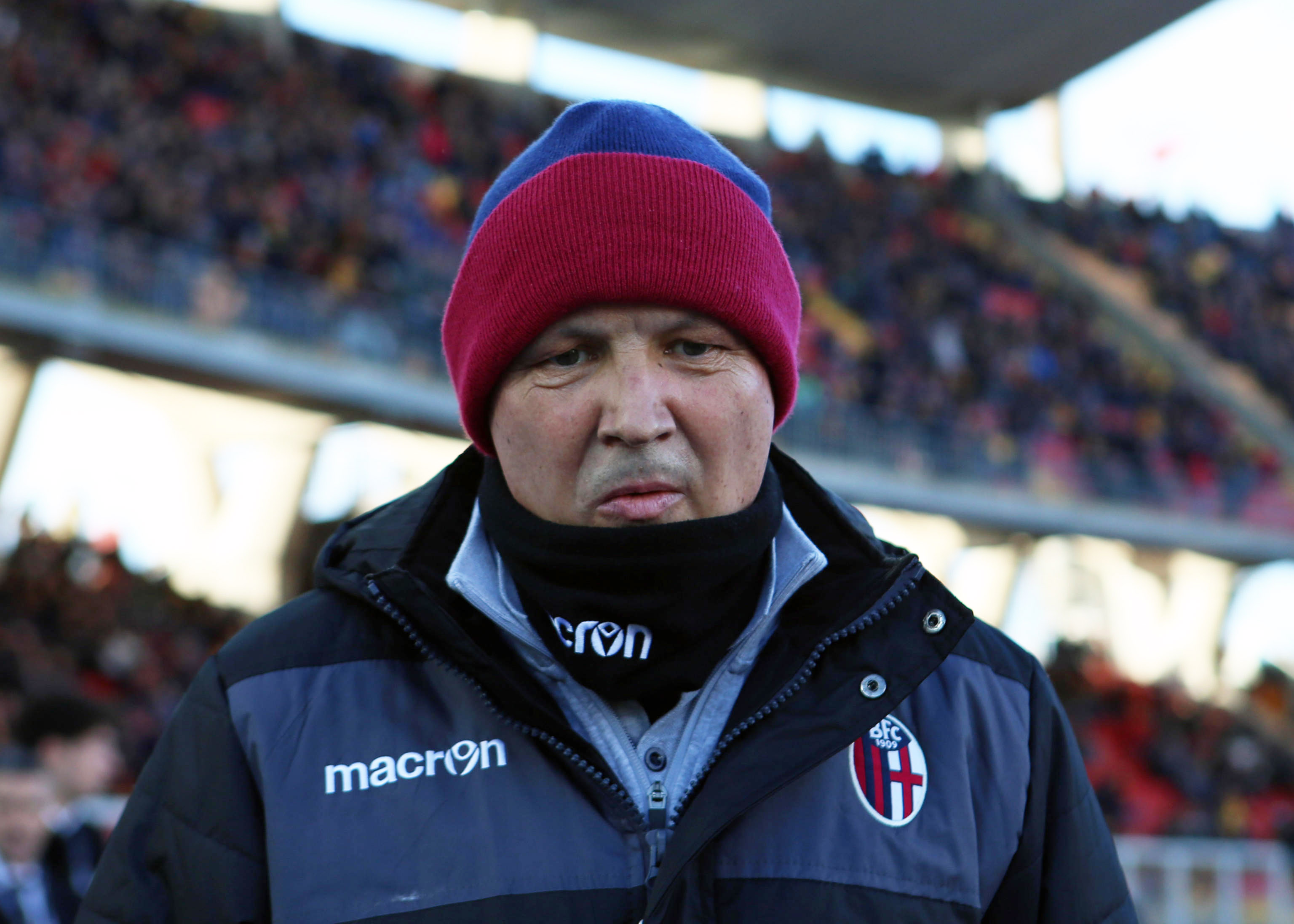 epa08086814 Bologna's head coach Sinisa Mihajlovic during the Italian Serie A soccer match US Lecce vs Bologna FC at the Via del Mare stadium in Lecce, Italy, 22 December 2019.  EPA-EFE/MARCO LEZZI