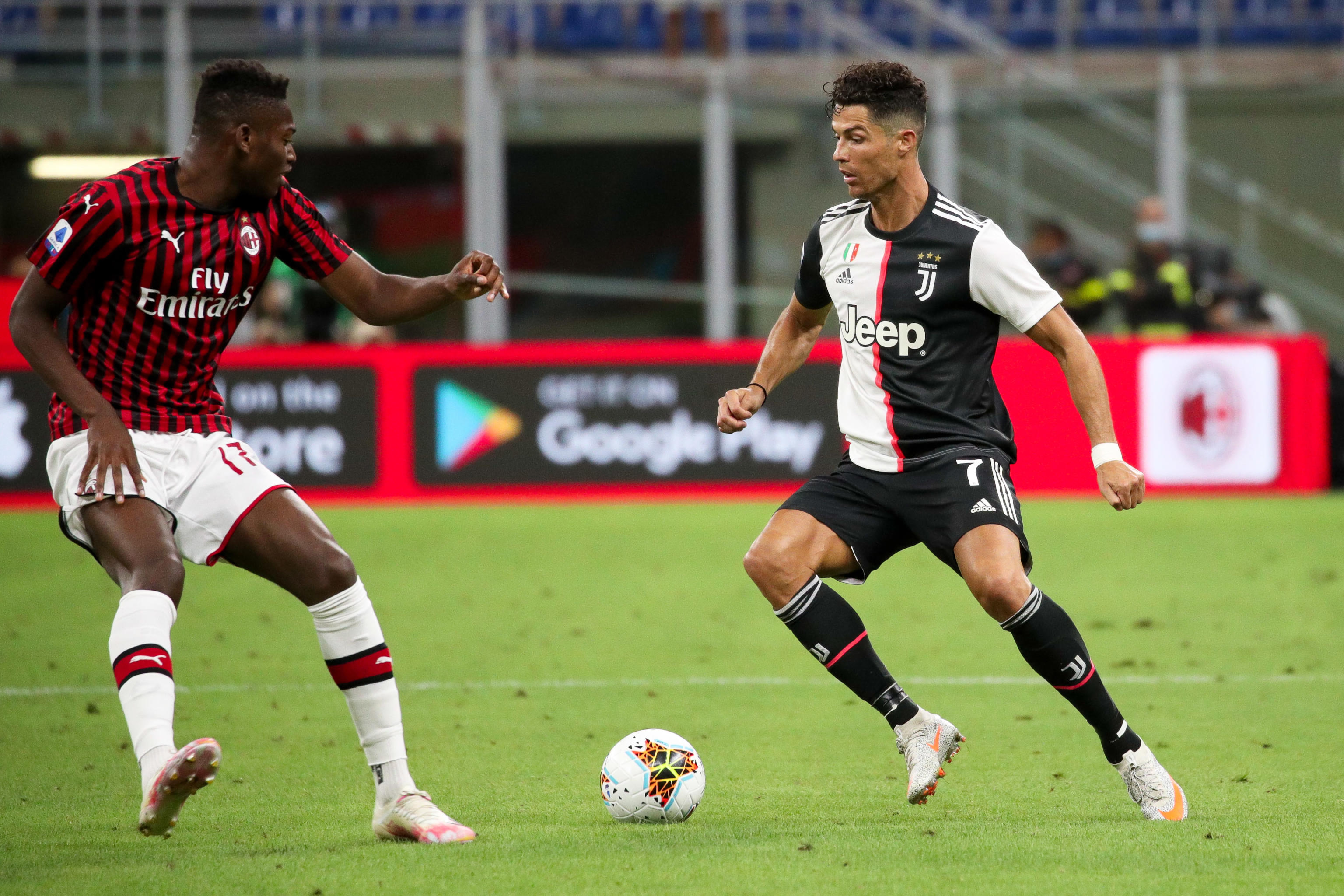 epa08533482 Juventus' mildfielder Cristiano Ronaldo against Ac Milan's forward Rafael Leao during the Italian Serie A soccer match between AC Milan and Juventus Turin at the Giuseppe Meazza Stadium in Milan, Italy, 07 July 2020.  EPA-EFE/ROBERTO BREGANI