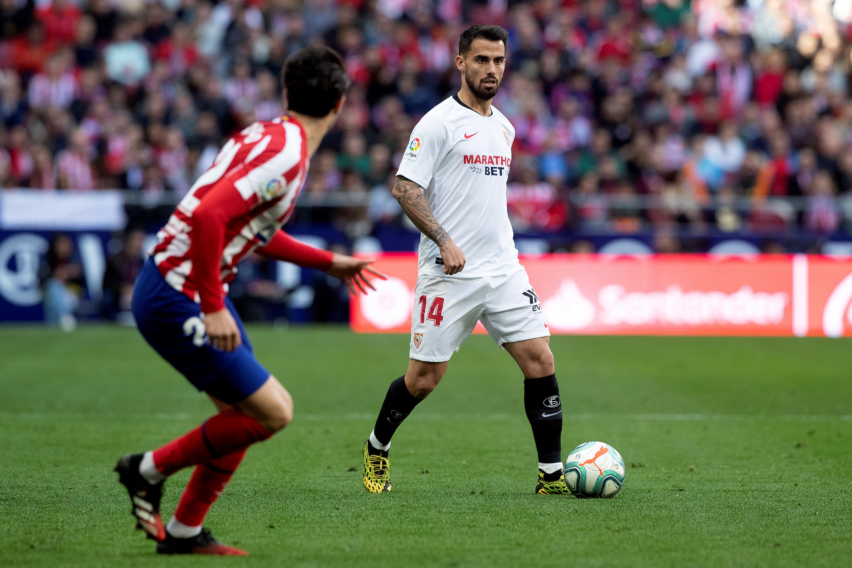epa08276762 Sevilla's winger Suso (R) in action during the Spanish LaLiga soccer match between Atletico Madrid and Sevilla FC at Wanda Metropolitano stadium in Madrid, Spain, 07 March 2020.  EPA-EFE/RODRIGO JIMENEZ