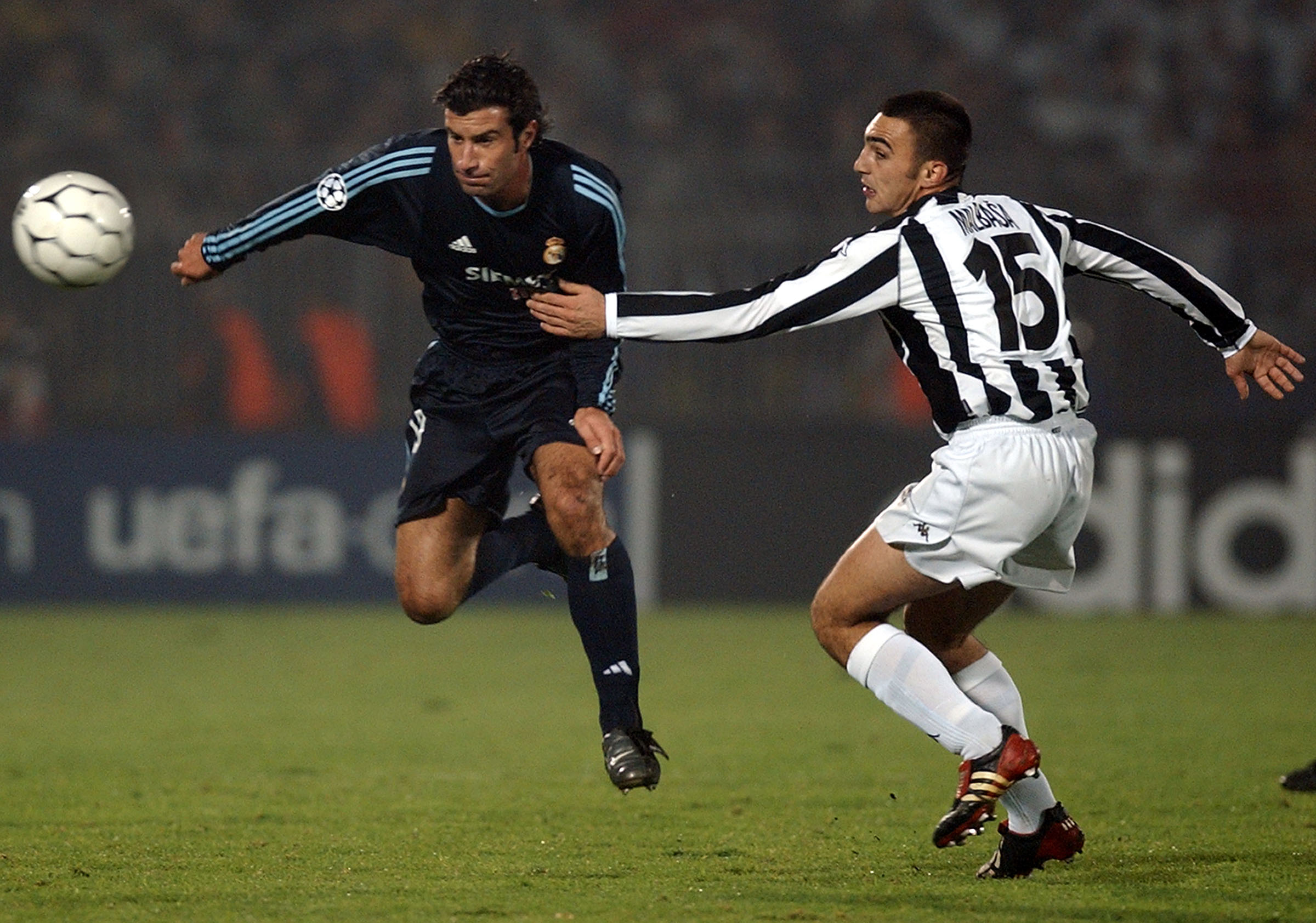 fudbal.LIGA SAMPIONA.PARTIZAN-REAL MADRID.LUIS FIGO &amp; Nikola Malbasa.BGD, 05.11.2003..FOTO: SRDJAN STEVANOVIC