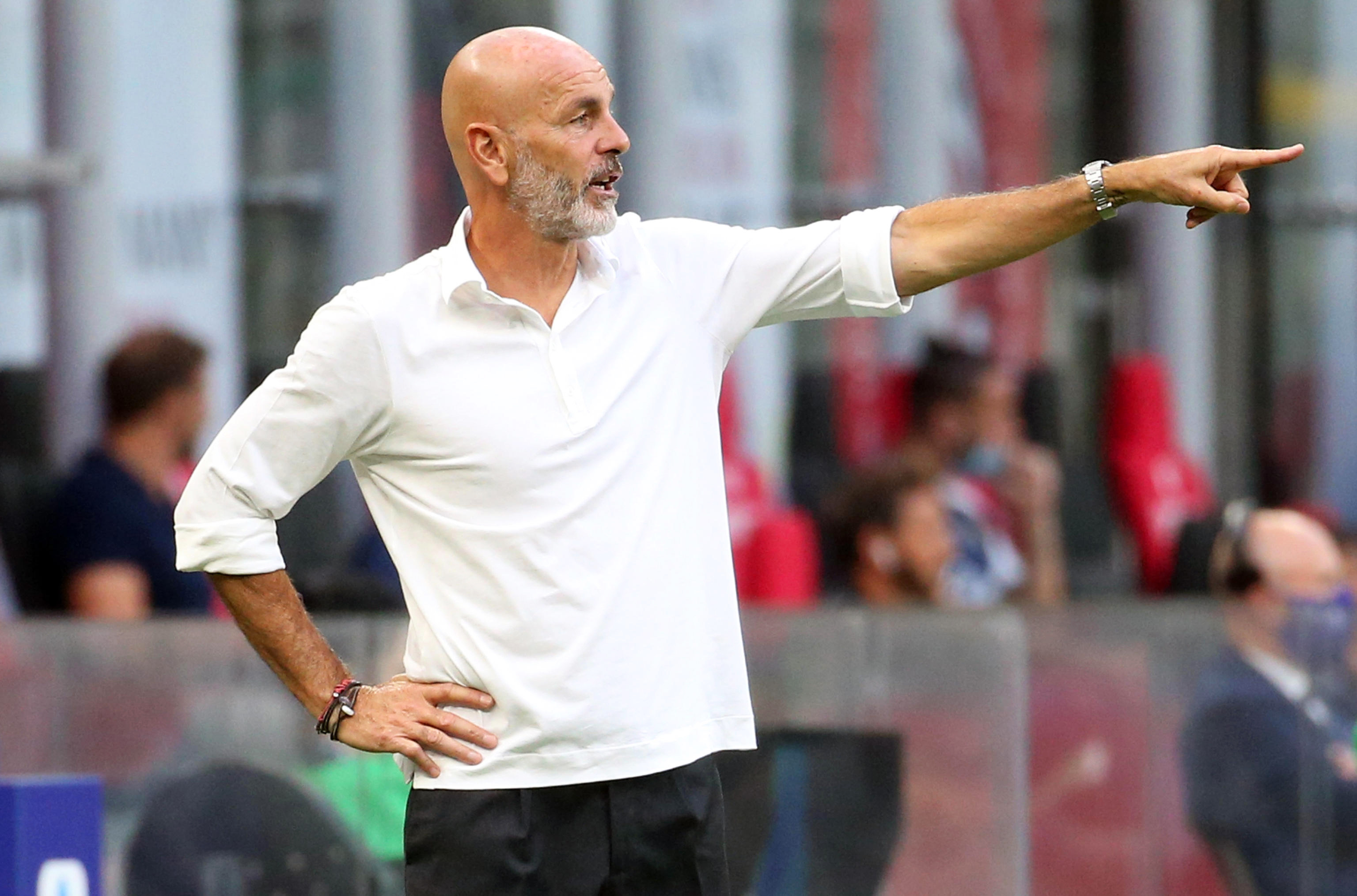 epa08548441 Milan's head coach Stefano Pioli reacts during the Italian Serie A soccer match between AC Milan and Parma Calcio at Giuseppe Meazza stadium in Milan, Italy, 15 July 2020.  EPA-EFE/MATTEO BAZZI