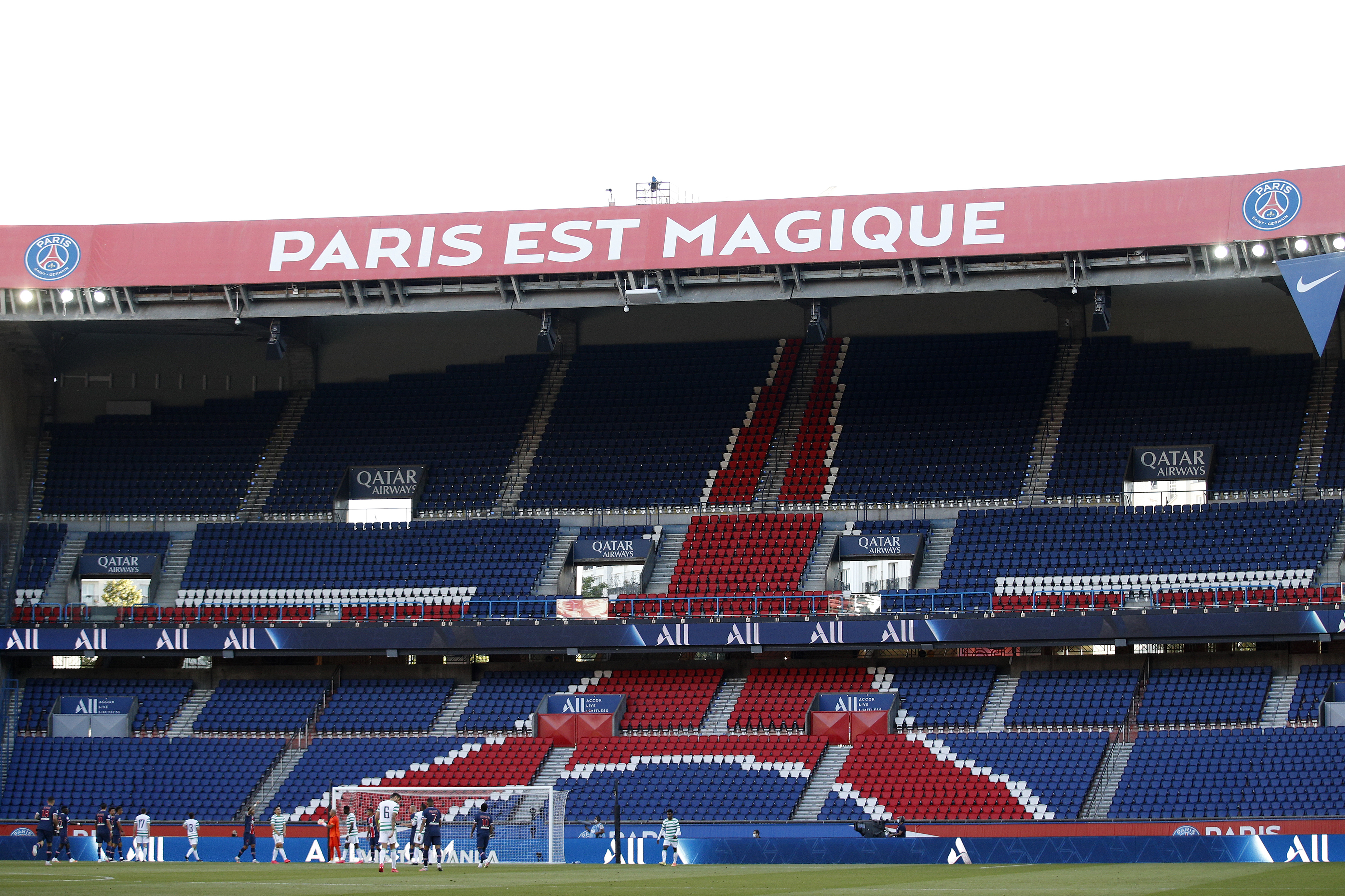 epa08559031 General view during the friendly soccer match between Paris Saint Germain (PSG) and Celtic Glasgow at the Parc des Princes stadium in Paris, France, 21 July 2020.  EPA-EFE/YOAN VALAT
