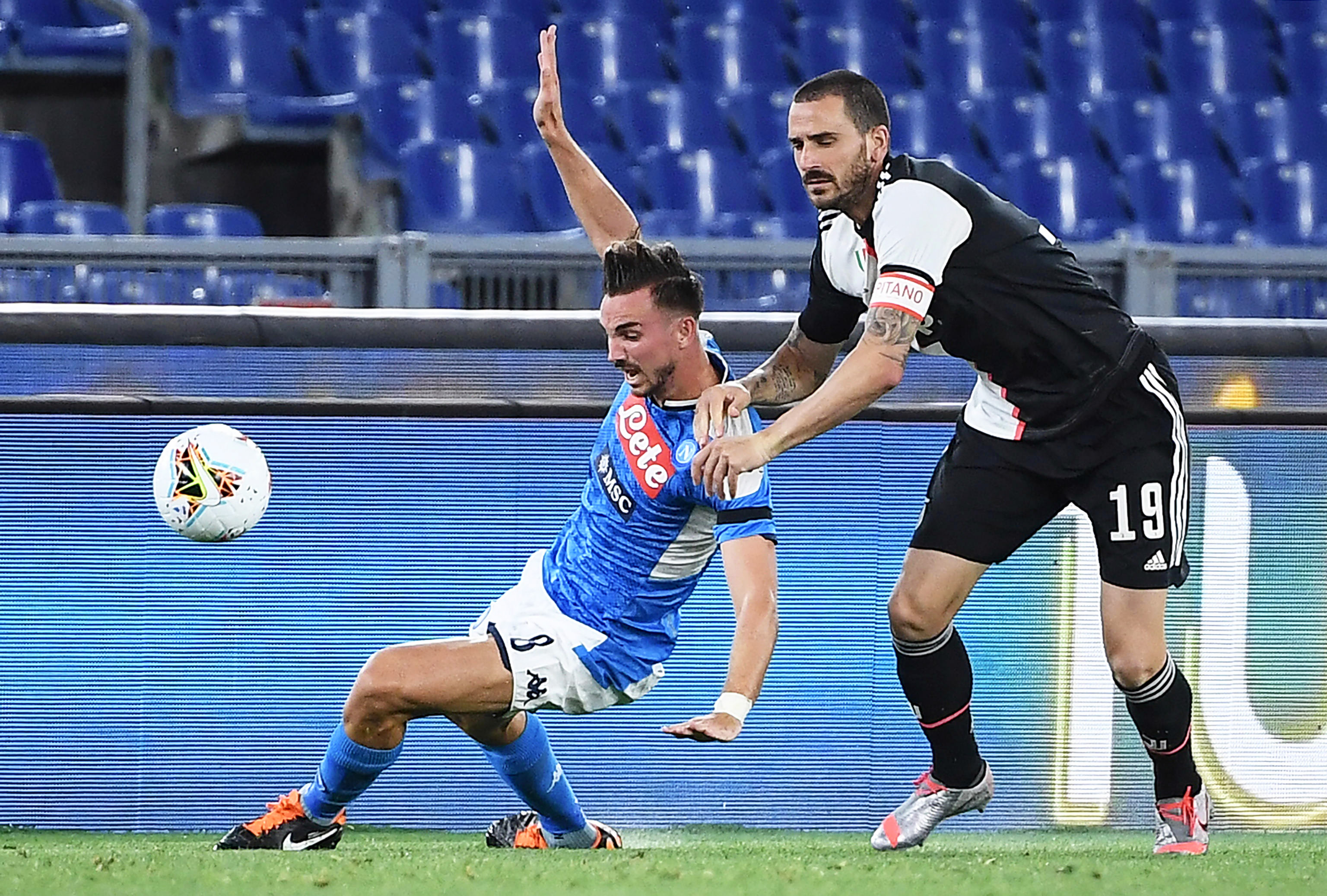 epa08492151 Napoli's Fabian Ruiz (L) in action against Juventus' Leonardo Bonucci (R) during the Italian Cup final soccer match between SSC Napoli and Juventus FC at the Olimpico stadium in Rome, Italy, 17 June 2020.  EPA-EFE/ETTORE FERRARI