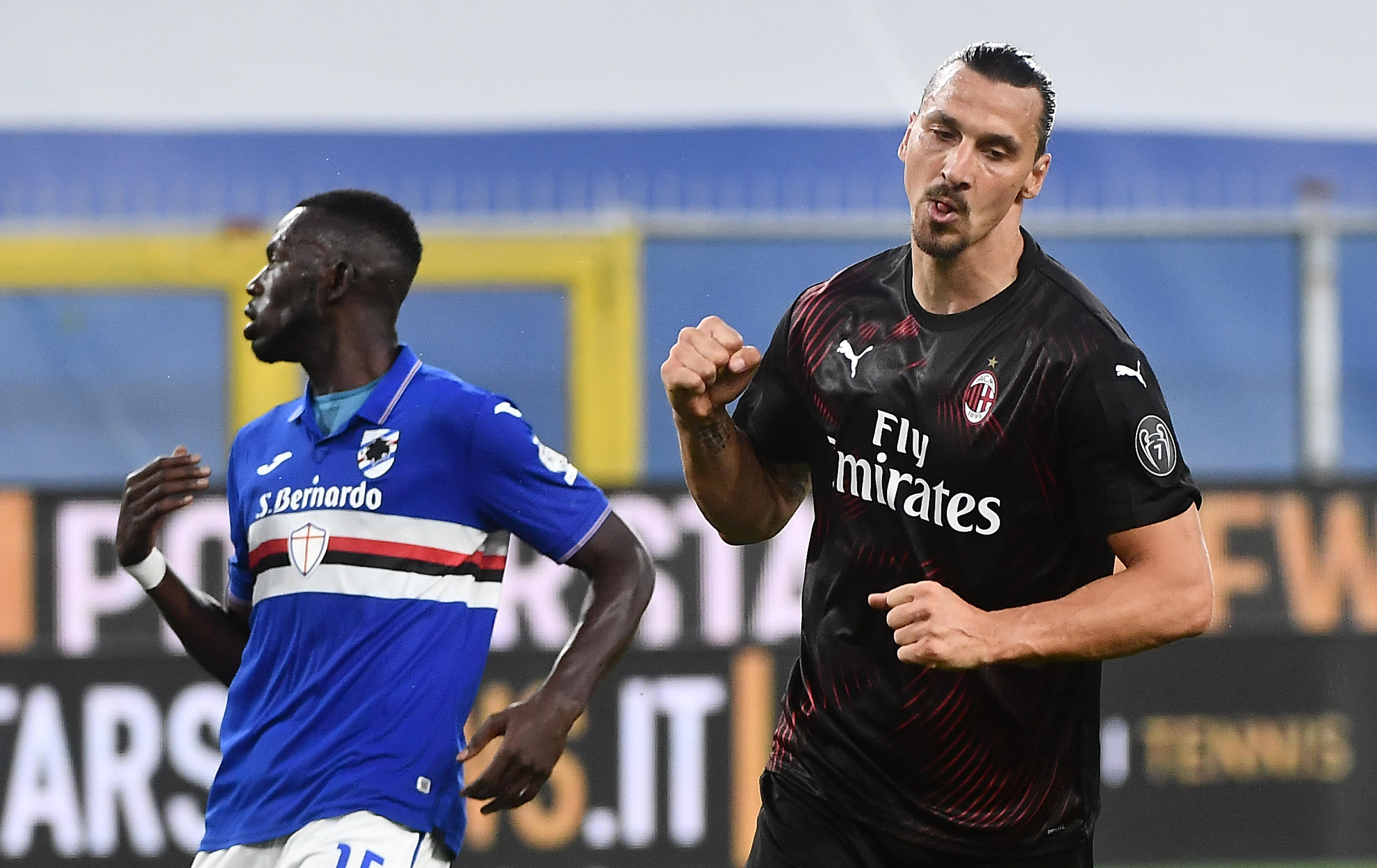 epa08573348 Milan's Zlatan Ibrahimovic (R) jubilates after scoring the 0-3 during the Italian Serie A soccer match between UC Sampdoria vs AC Milan  at the Luigi Ferraris stadium in Genoa, Italy, 29 July 2020  EPA-EFE/LUCA ZENNARO