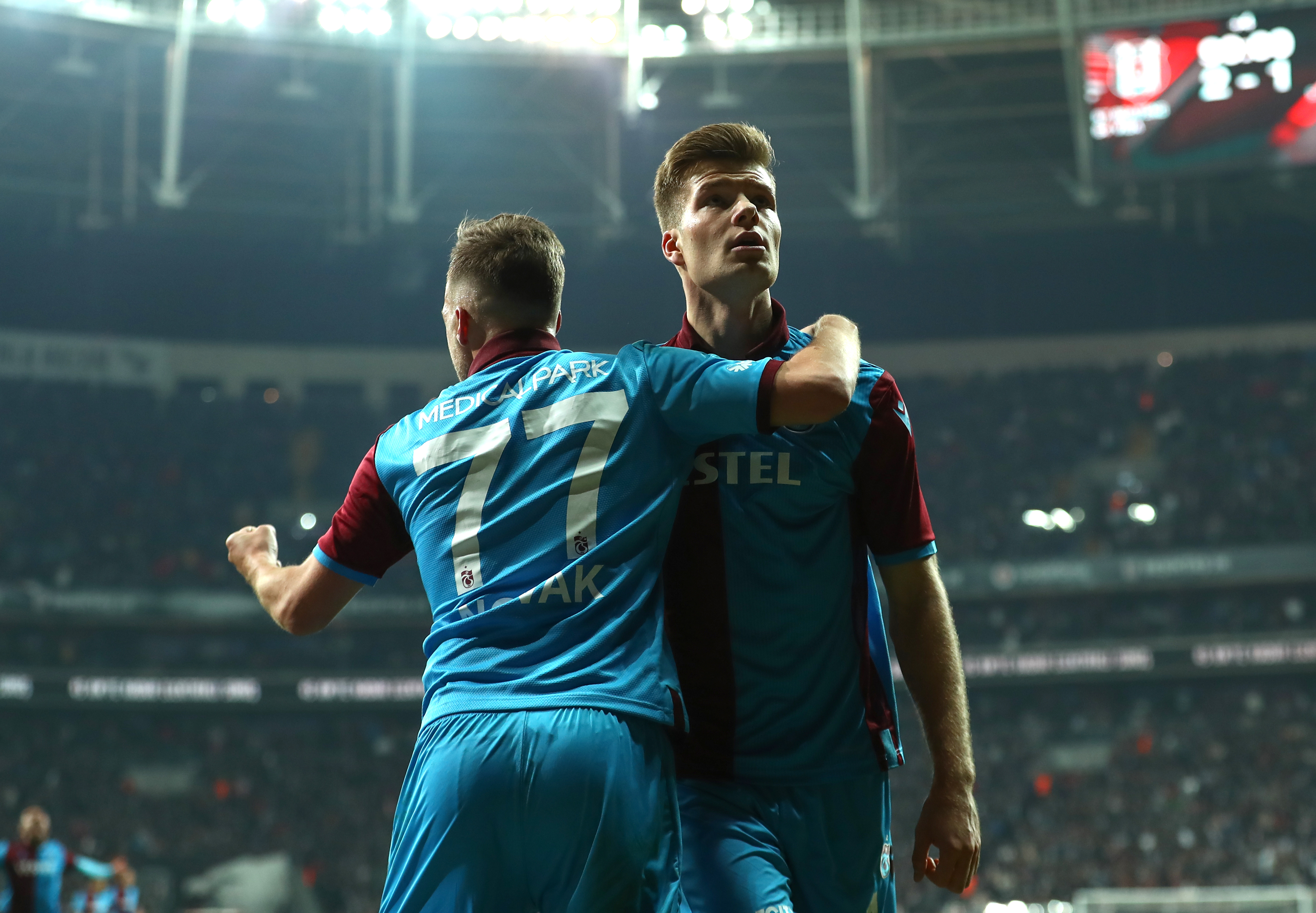 epa08238577 Trabzonspor?s  Alexander Sorloth (R)  celebrates his goal during the Turkish Super League match between Besiktas and Trabzonspor  in Istanbul, Turkey, 22 February 2020.  EPA-EFE/SEDAT SUNA