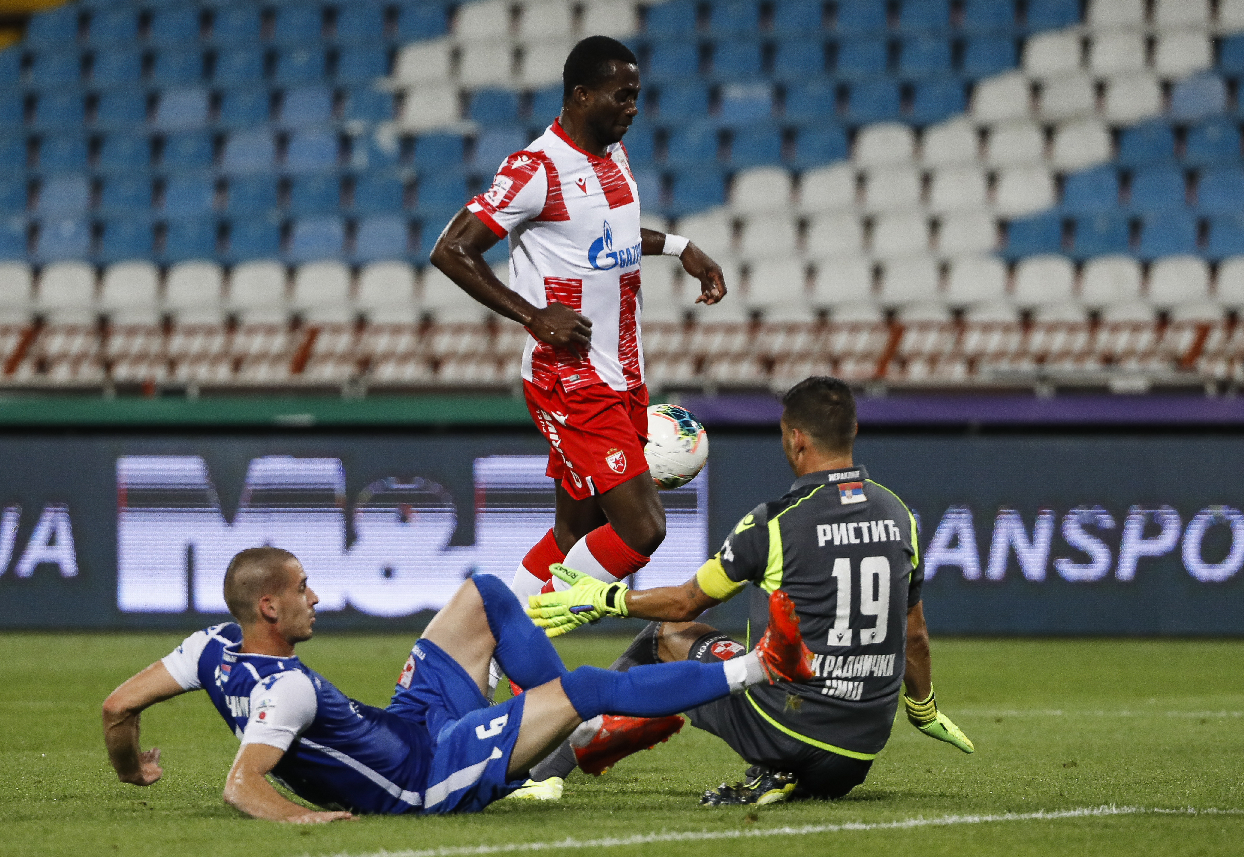 Fudbal-LingLong Super Liga season 2020-2021
FK Crvena Zvezda v Radnicki Nis
Sekou Junior Sanogo (C) Nikola Stevanovic (L) and goalkeeper Borivoje Ristic
Beograd, 05.08.2020.
foto: Srdjan Stevanovic/Starsportphoto ©