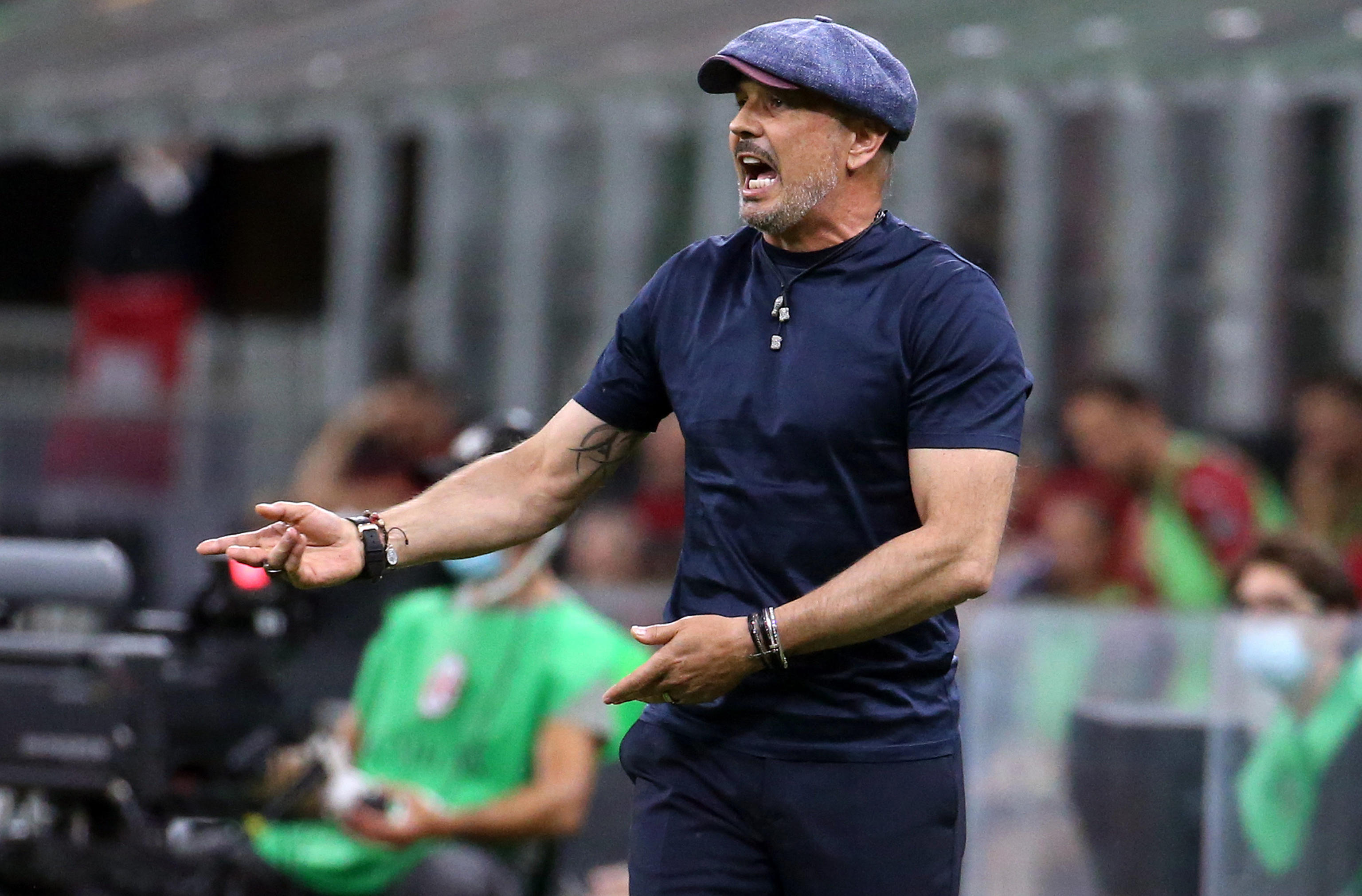 epa08554064 Bolognas head coach Sinisa Mihajlovic reacts during the Italian serie A soccer match Ac Milan vs Bologna  at Giuseppe Meazza stadium in Milan, Italy, 18 July 2020.  EPA-EFE/MATTEO BAZZI
