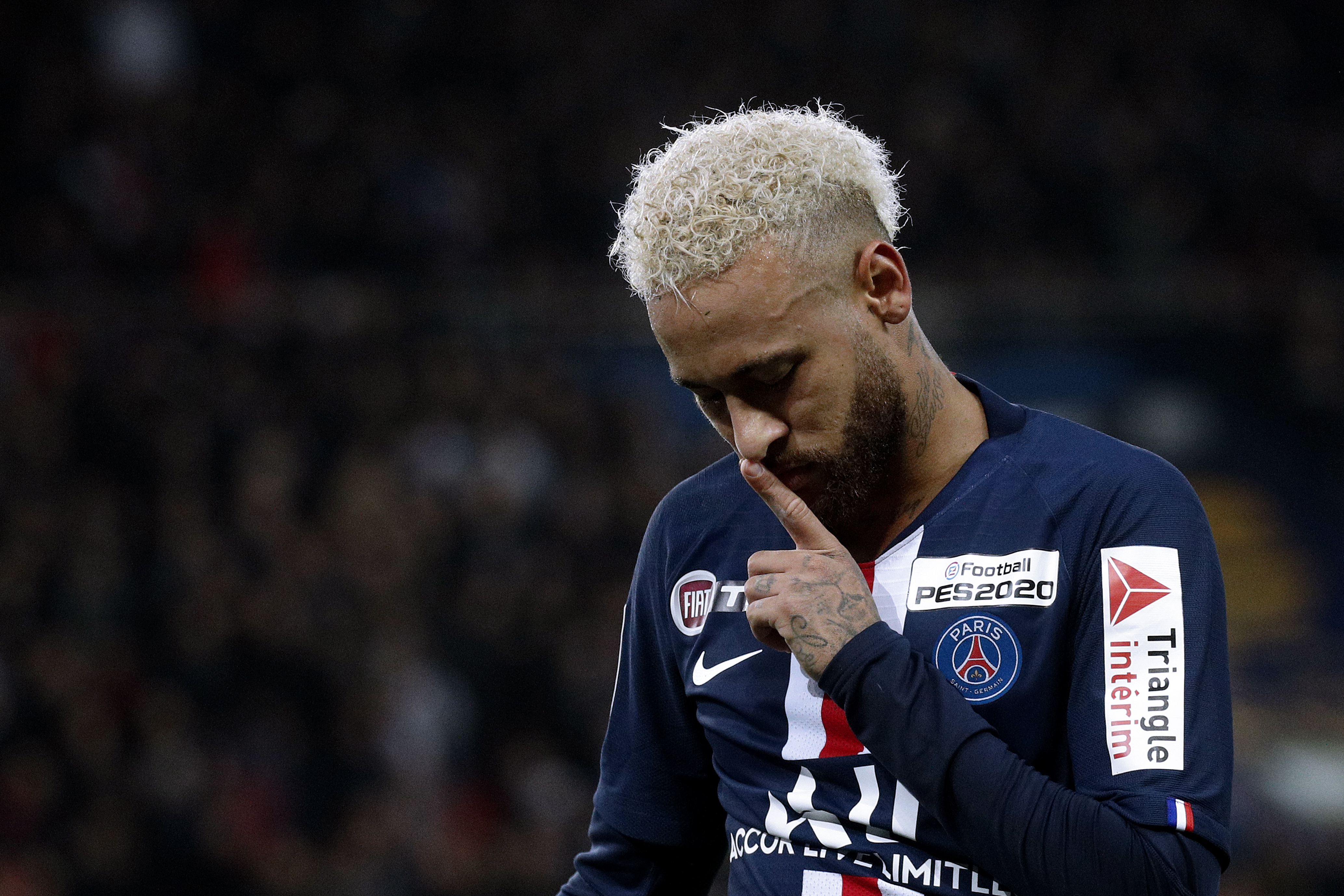 epa08113153 Paris Saint Germain's Neymar Jr celebrates scoring the 2-0 lead during the French Ligue Cup quarter final soccer match between PSG and Saint-Etienne at the Parc des Princes stadium in Paris, France, 08 January 2020.  EPA-EFE/YOAN VALAT