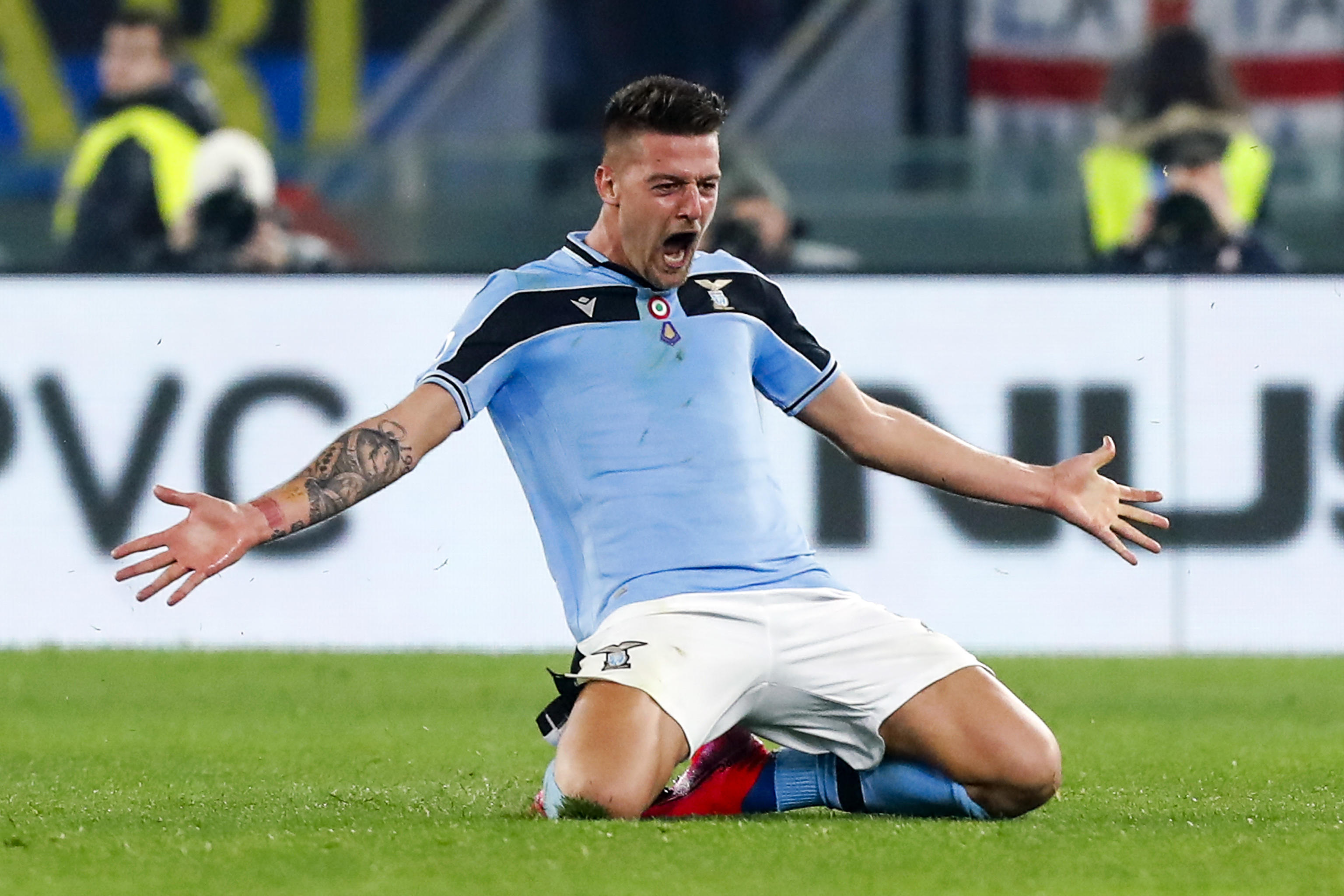 epa08222970 Lazio's Sergej Milinkovic-Savic celebrates after scoring the 2-1 goal during the Italian Serie A soccer match SS Lazio vs FC Inter at Olimpico stadium in Rome, Italy, 16 February 2020.  EPA-EFE/ANGELO CARCONI