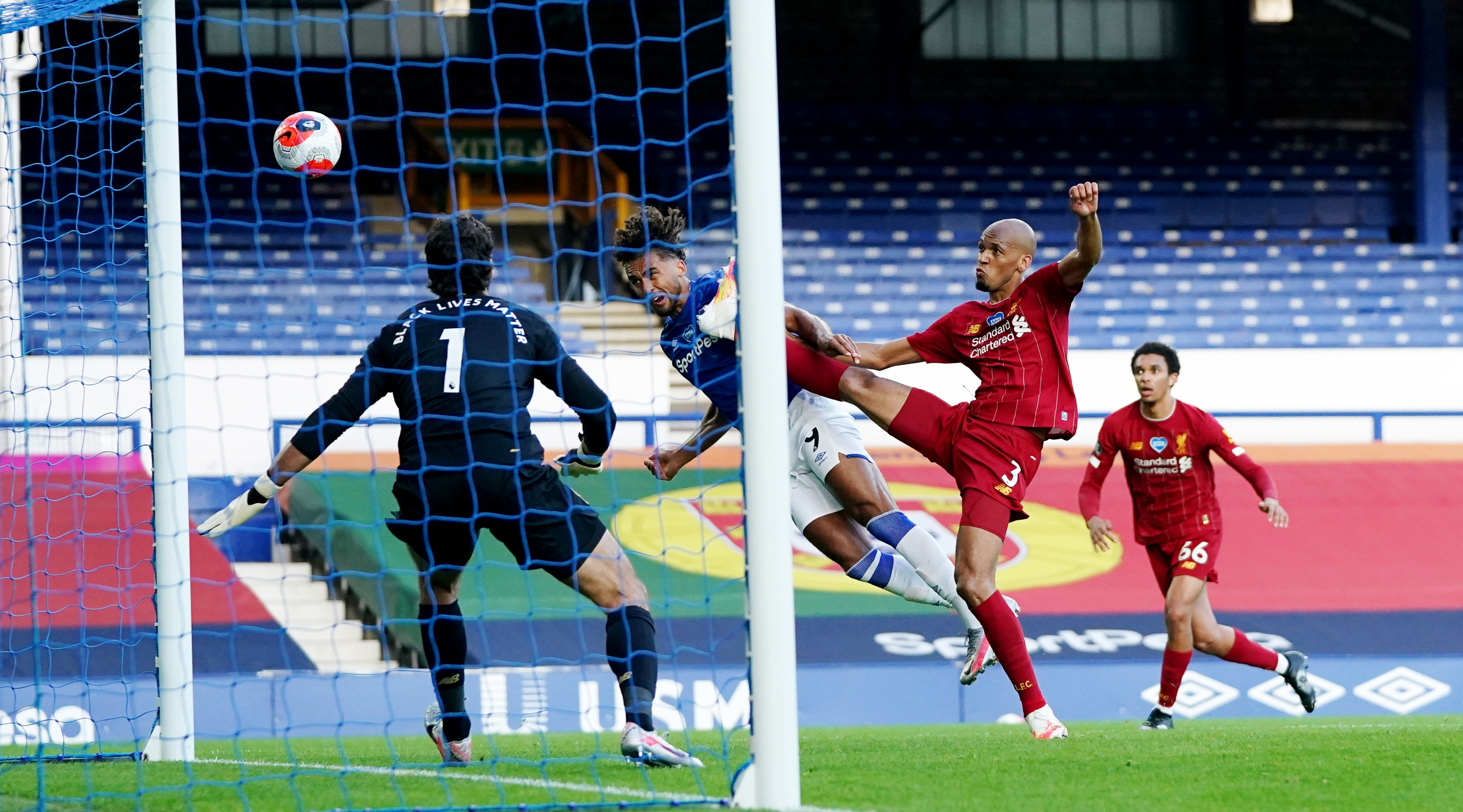 Foto: EPA-EFE/PETER POWELL