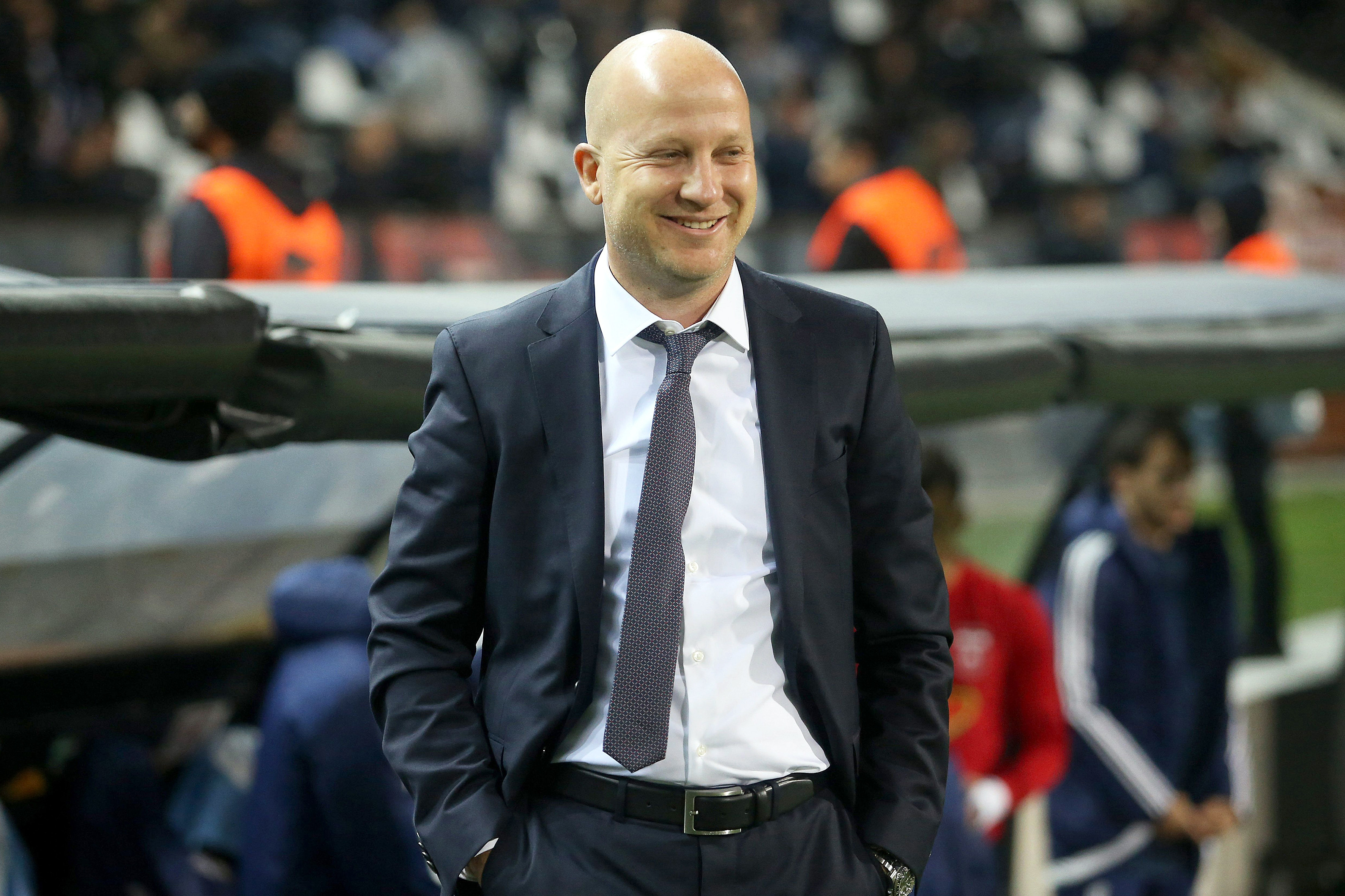 epa07120280 Vidi's coach Marko Nikolic reacts during the UEFA Europa League third qualifying round, group L match between PAOK Thessaloniki and Vidi in Toumba stadium in Thessaloniki, northern Greece, 25 October 2018.  EPA-EFE/SOTIRIS BARBAROUSIS
