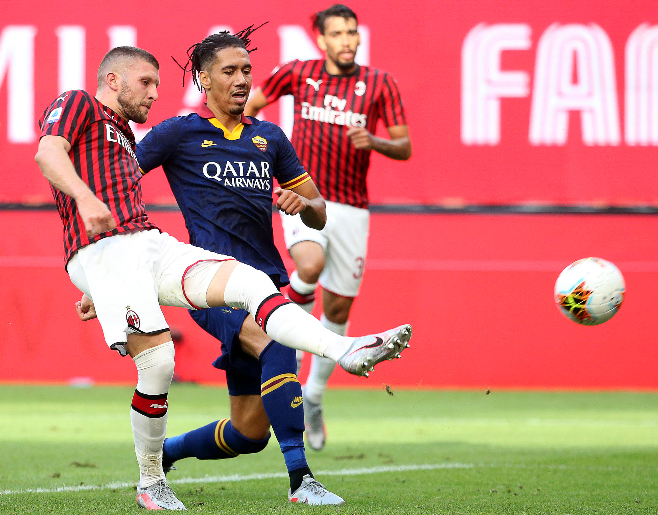 epa08514575 Milan's Ante Rebic (L) scores the 1-0 lead during the Italian Serie A soccer match between AC Milan and AS Roma at Giuseppe Meazza stadium in Milan, Italy, 28 June 2020.  EPA-EFE/MATTEO BAZZI