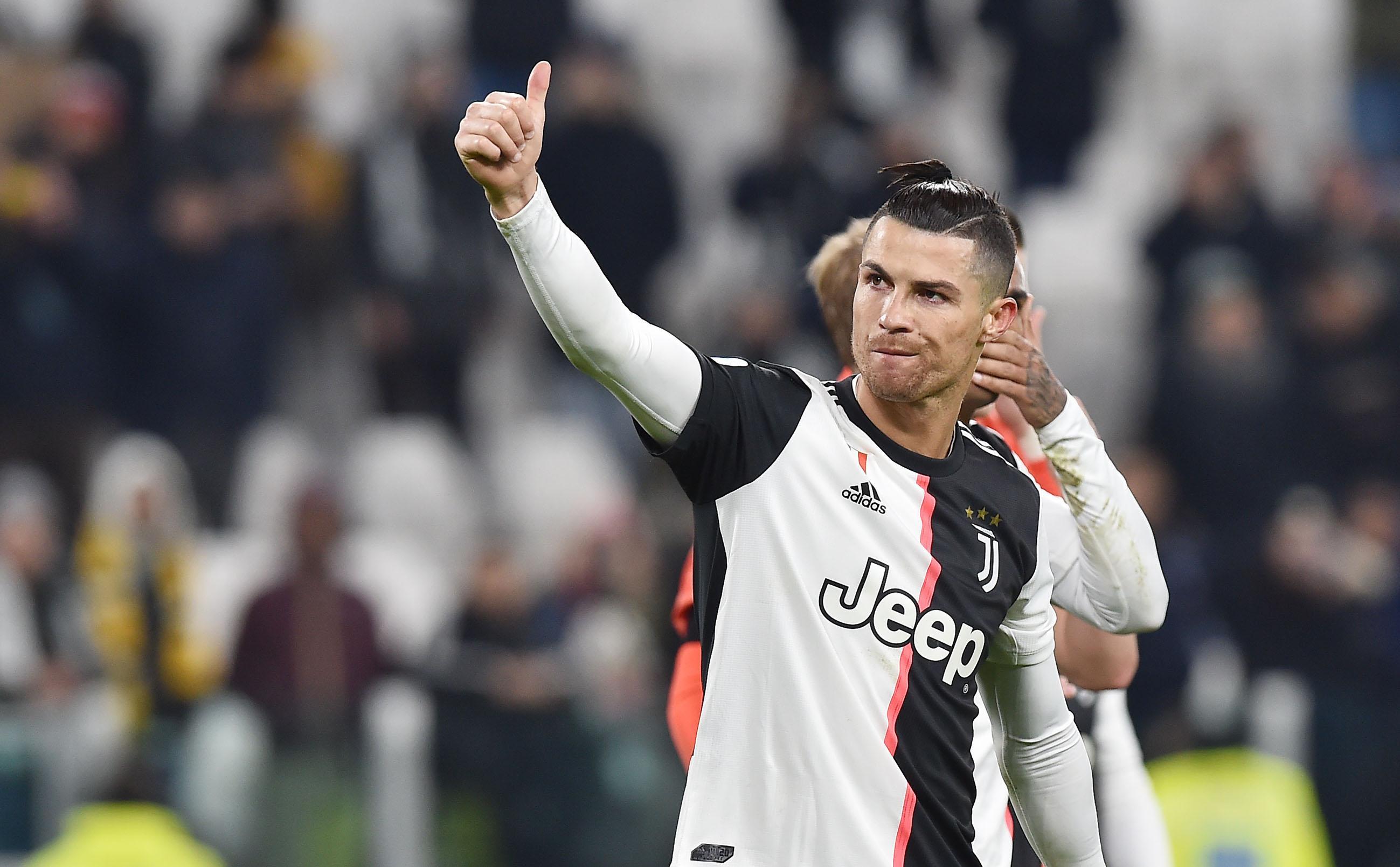 epa08142336 Cristiano Ronaldo of Juventus FC celebrates their win at the end of the Italian Serie A soccer match Juventus FC vs Parma Calcio 1913 at the Allianz Stadium in Turin, Italy, 19 January 2020.  EPA-EFE/ALESSANDRO DI MARCO