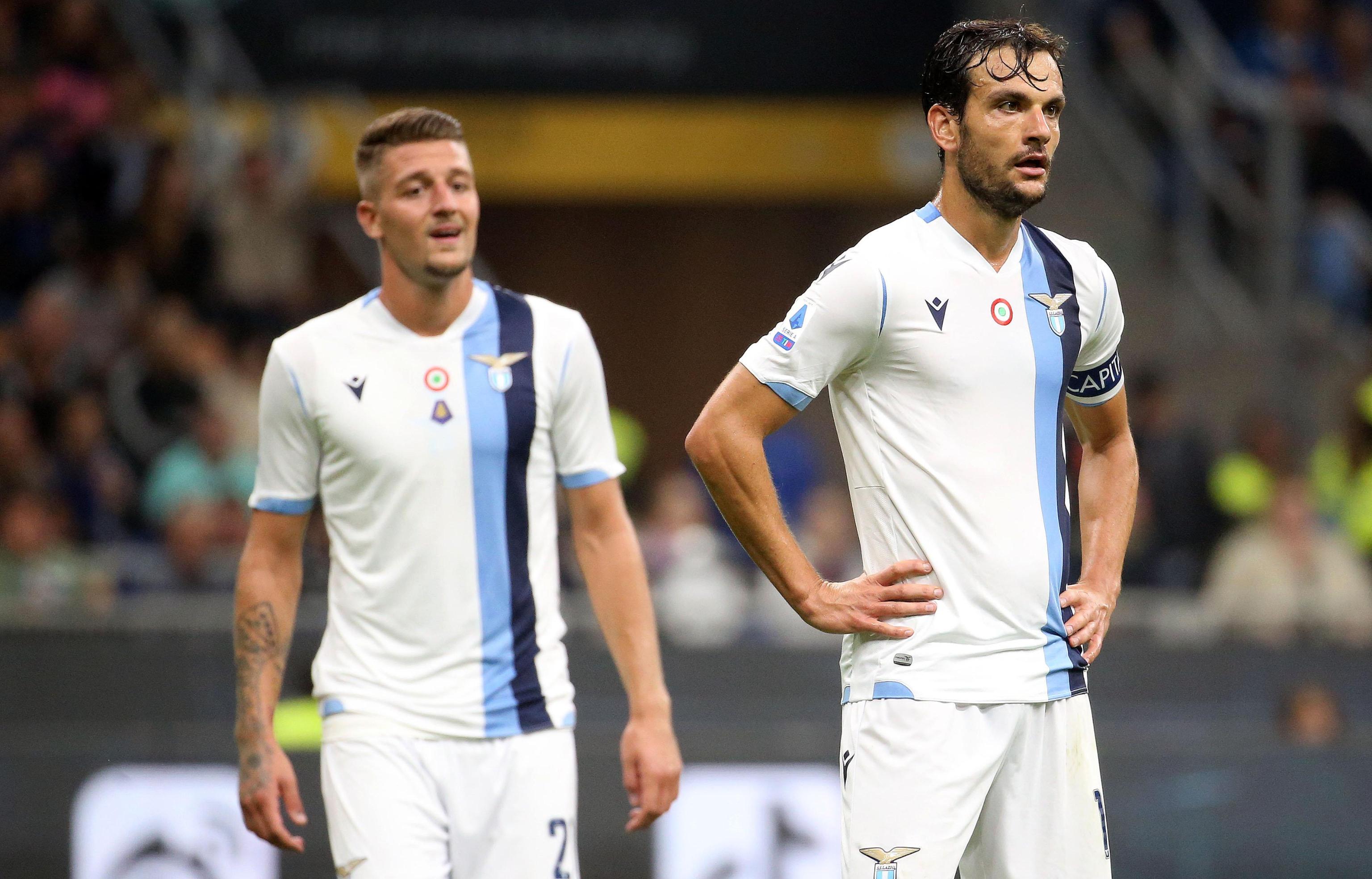 epa07869549 Lazio players Sergej Milinkovic-Savic (L) and Marco Parolo during the Italian Serie A soccer match between FC Inter and SS Lazio at Giuseppe Meazza stadium in Milan, Italy, 25 September 2019.  EPA-EFE/MATTEO BAZZI