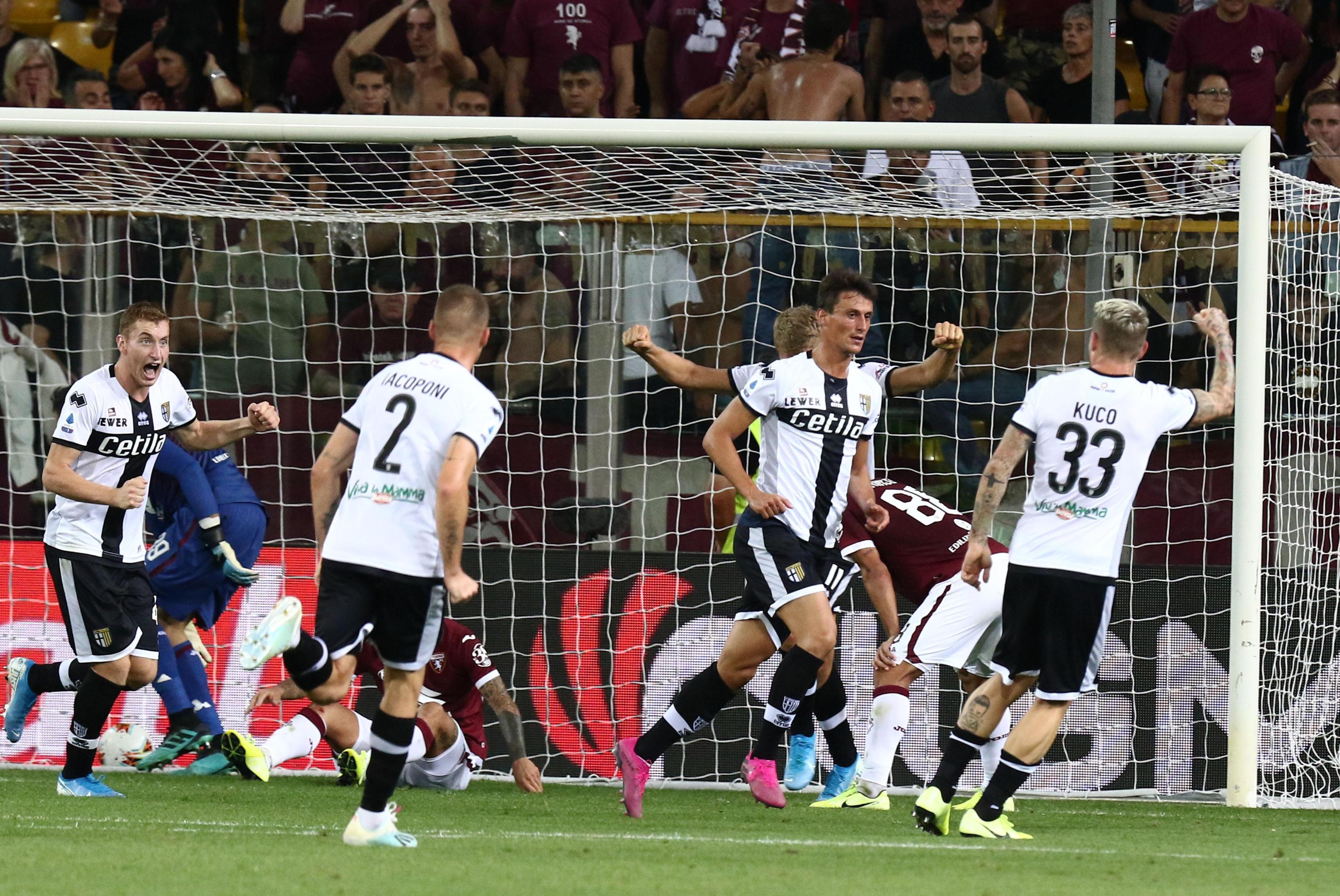 epa07883628 Parma's Roberto Inglese (C) celebrates scoring the 3-2 winning goal during the Italian Serie A soccer match Parma Calcio vs Torino FC at the Ennio Tardini stadium in Parma, Italy, 30 September 2019.  EPA-EFE/SERENA CAMPANINI