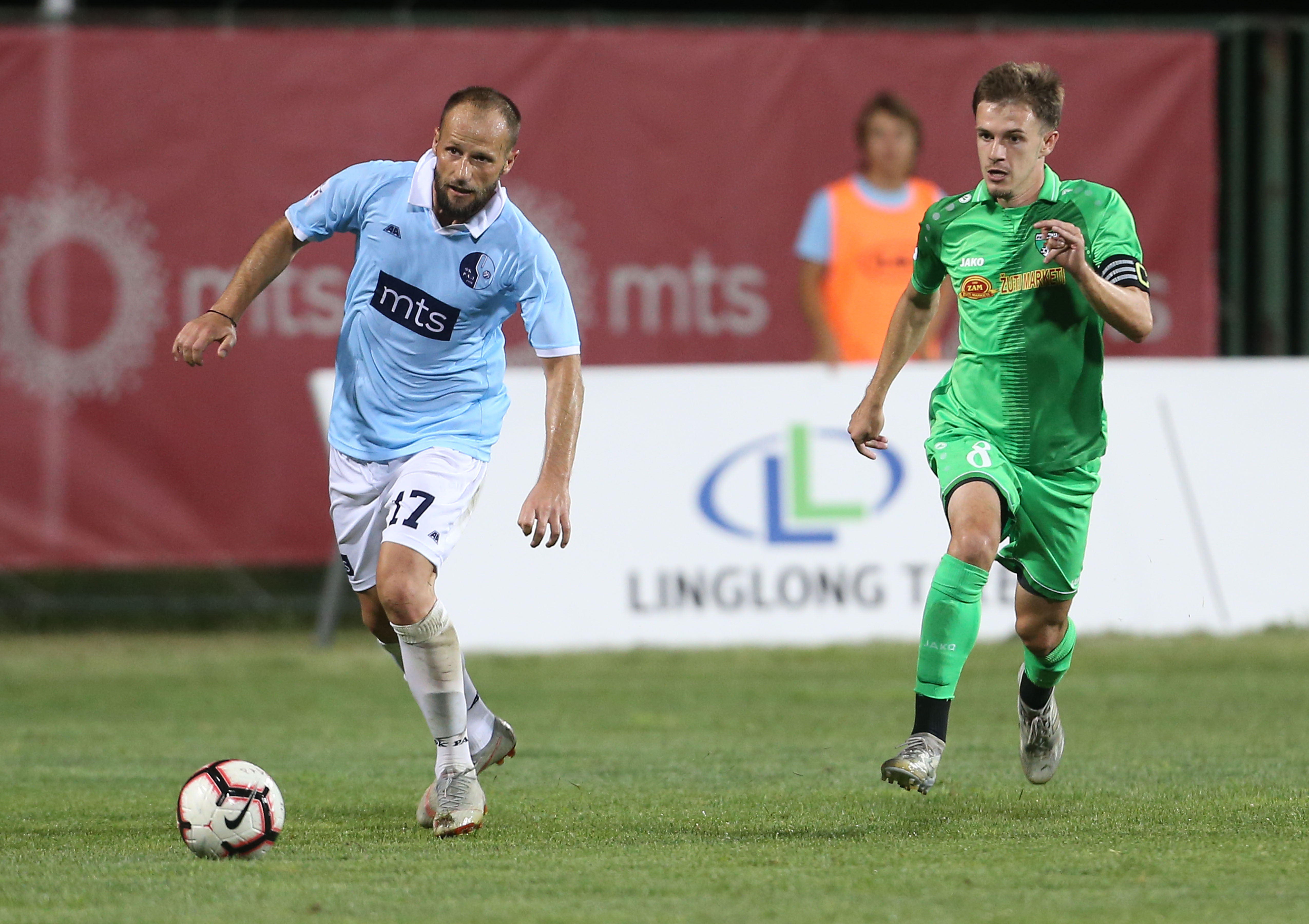Fudbal Ling Long Liga season 2019/2020 match between Rad v Indjija in Beograd, 08.10.2019.
Ostoja Stjepanovic (Rad) Nemanja Bosancic (Indjija)