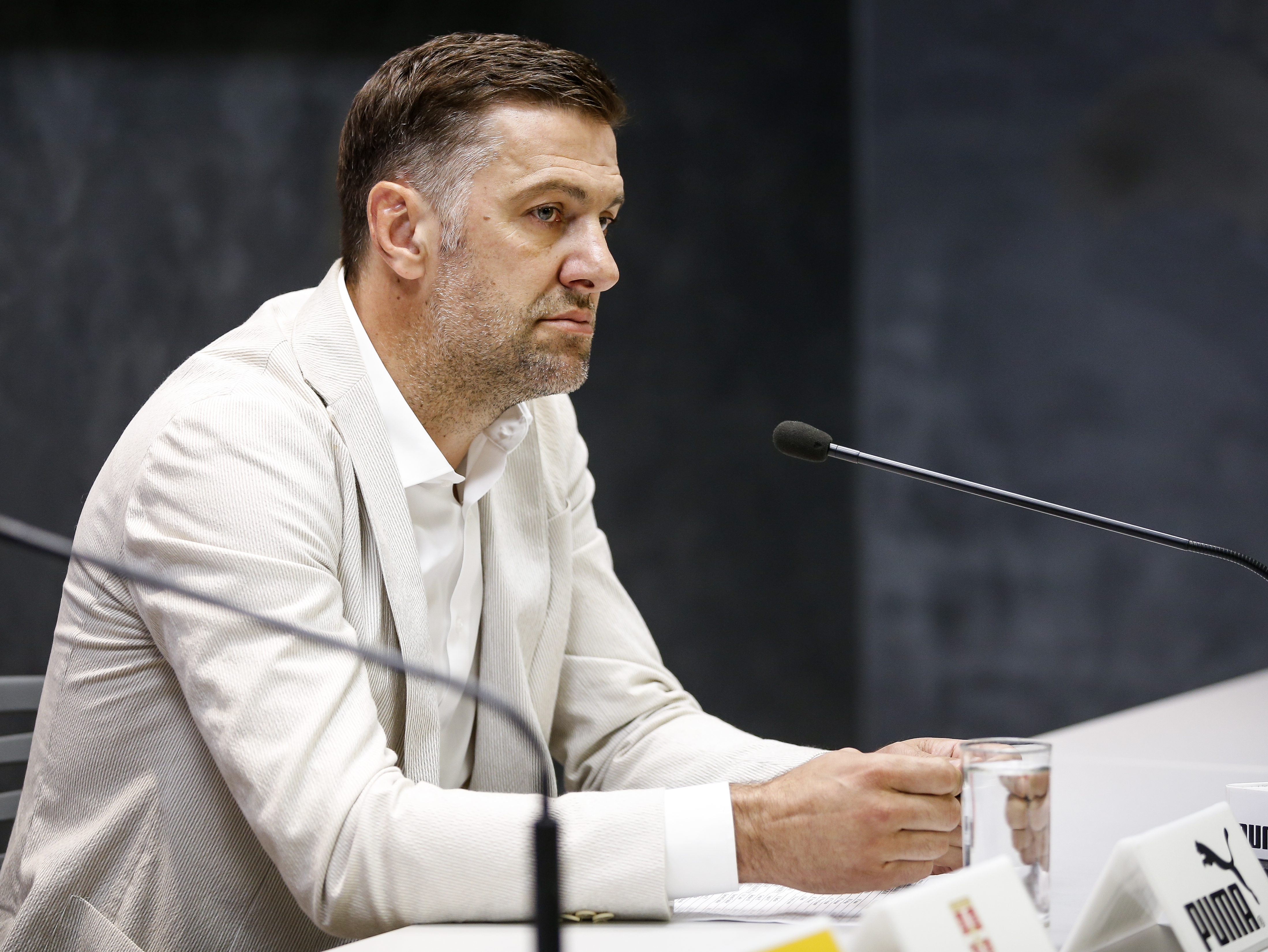 Fudbal Konfrencija za medije Press Fudbalski Savez Srbije Spisak Mladen Krstajic