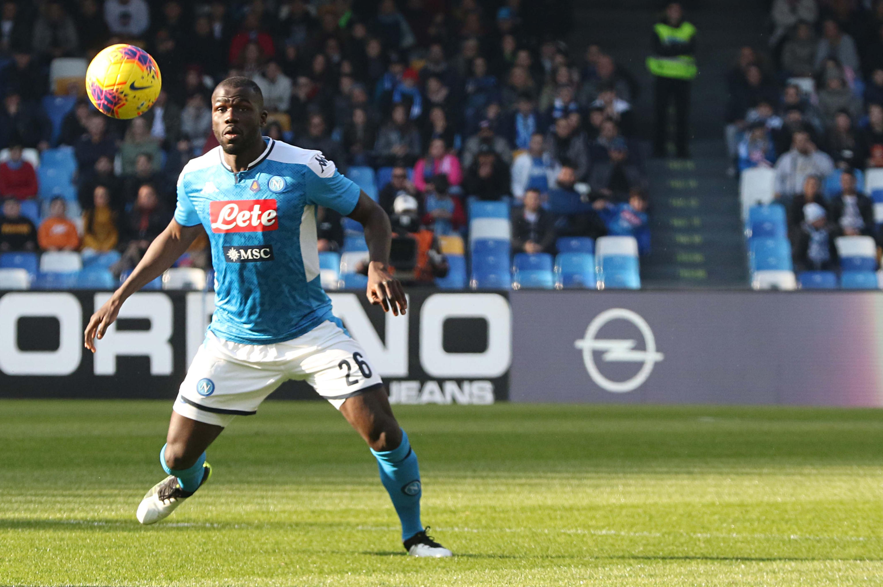 epa08205740 Napoli's defender Kalidou Koulibaly in action during the Italian Serie A  soccer match SSC  Napoli vs US Lecce at the San Paolo stadium in Naples, Italy, 9 February 2020.  EPA-EFE/CESARE ABBATE
