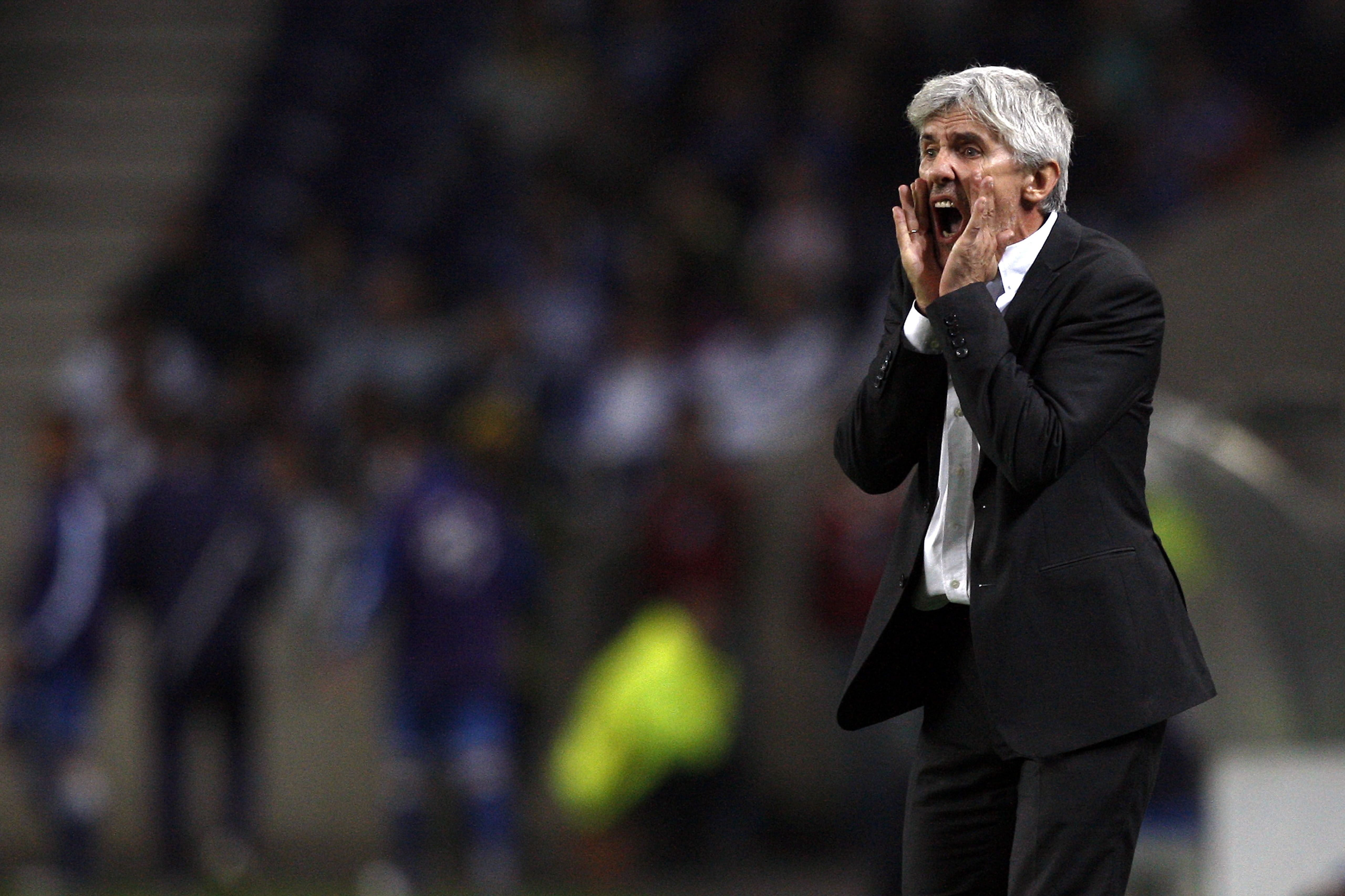 epa02972812 Apoel's head-coach,  Ivan Jovanovic, during the Champions League group G match, held at Dragão Stadium, Porto, October 19, 2011.  EPA/JOSE COELHO