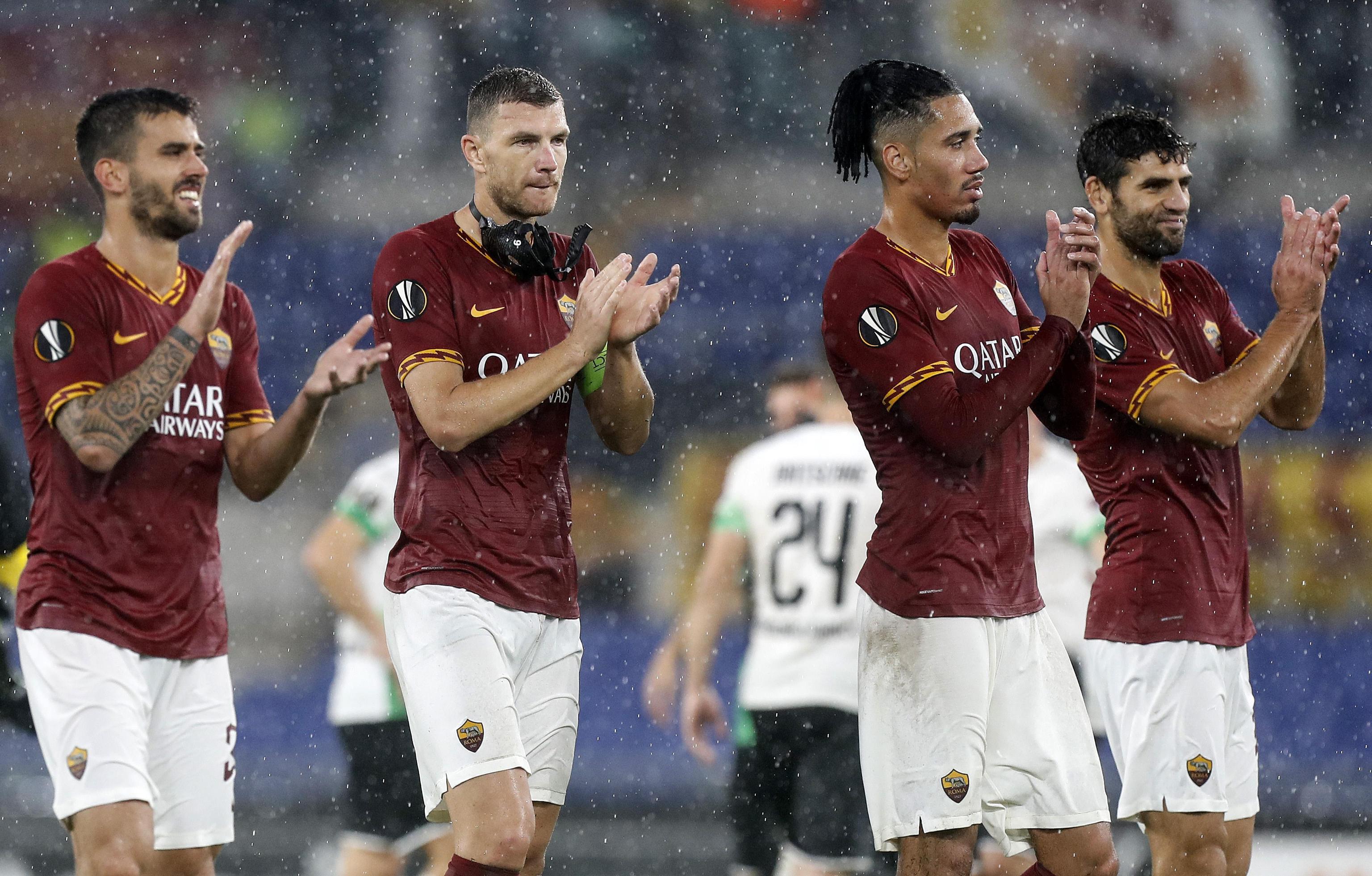 epa07947125 Roma players react after the UEFA Europa League group J soccer match between AS Roma and Borussia Moenchengladbach at the Olimpico stadium in Rome, Italy, 24 October 2019.  EPA-EFE/RICCARDO ANTIMIANI
