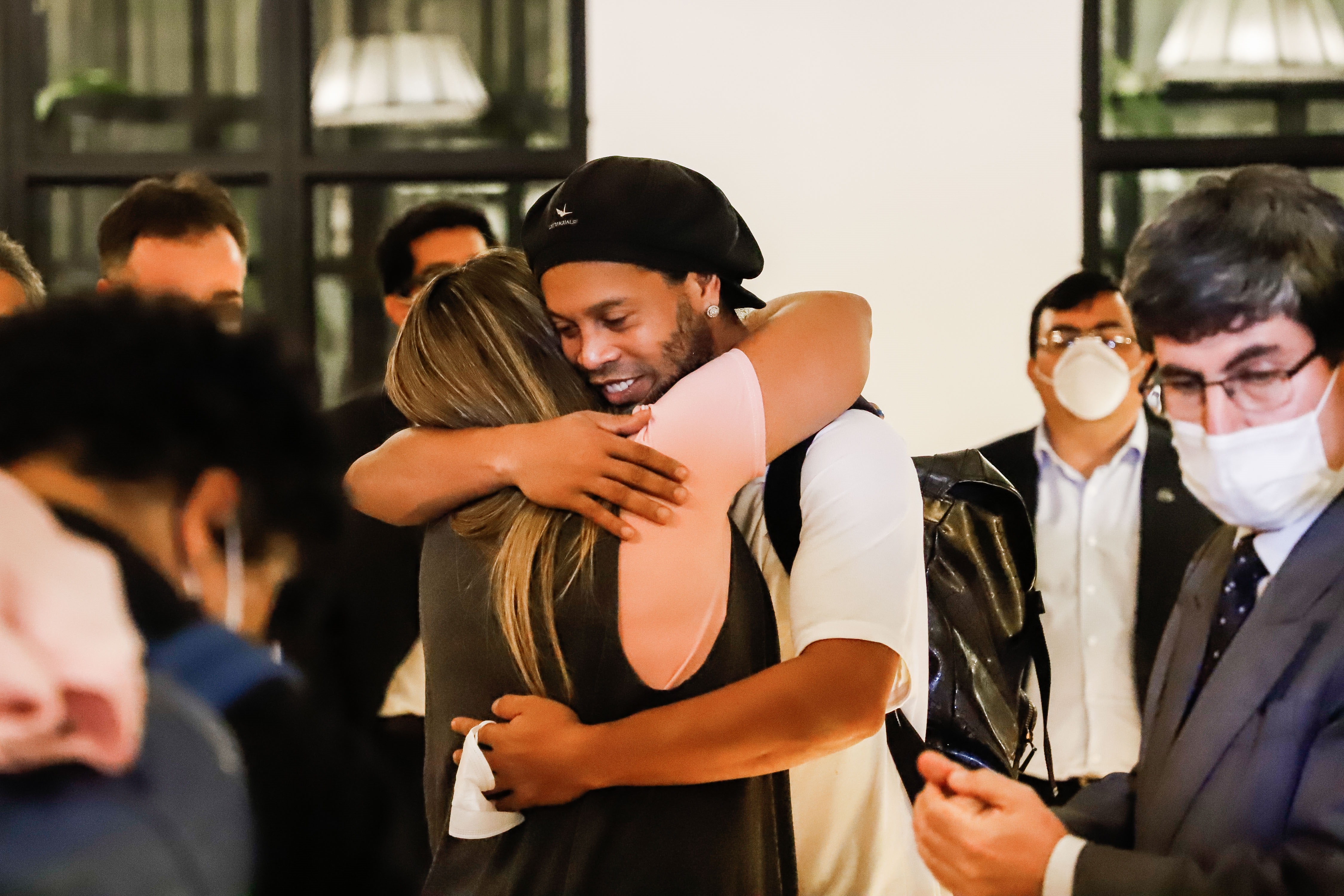 Ronaldinho begins house arrest at hotel in Paraguay