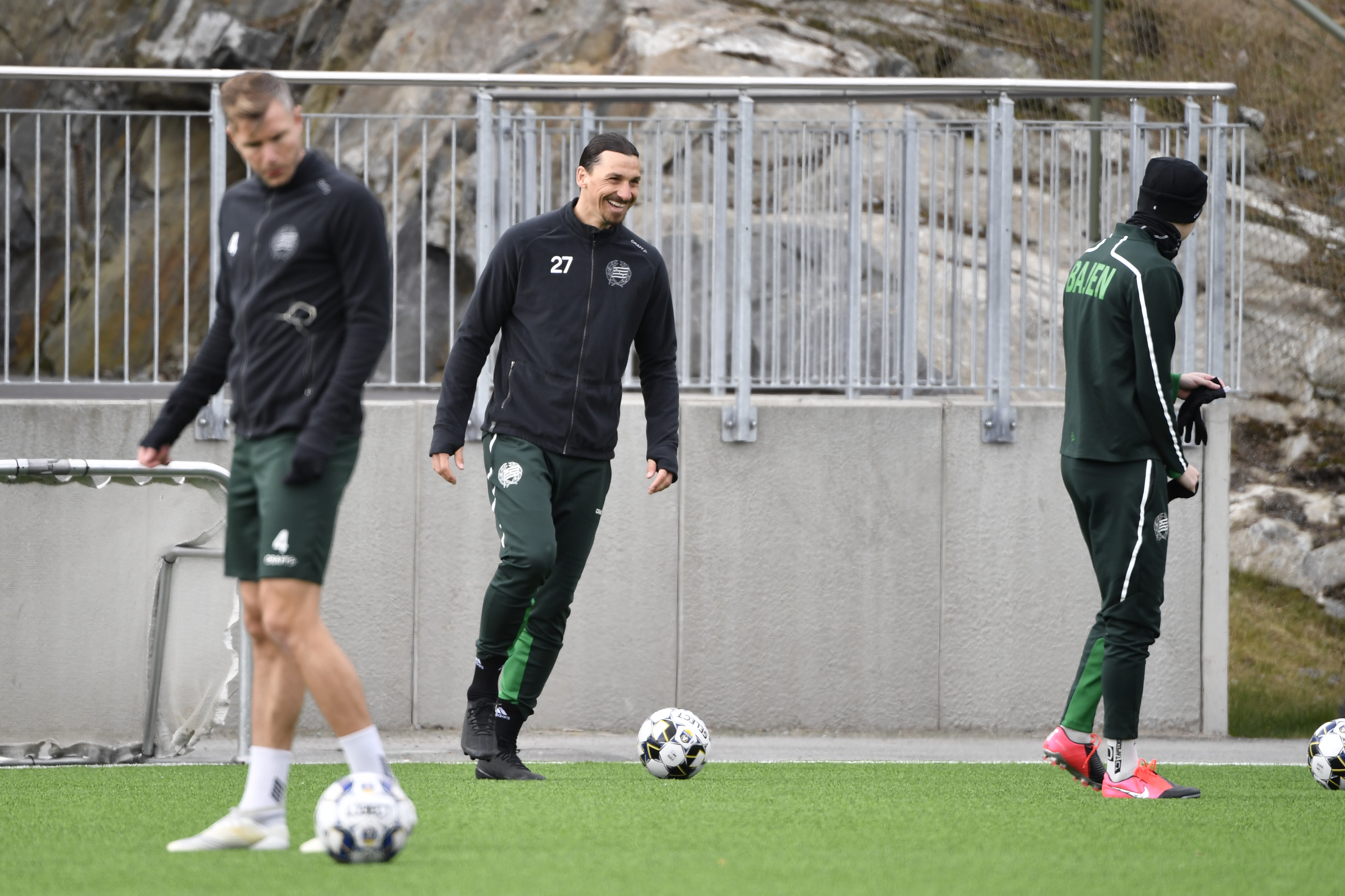 epa08360102 Italian Serie A soccer club Milan's player Zlatan Ibrahimovic (C) participates in a training session on site of Swedish league team Hammarby IF Arsta IP in Stockholm, Sweden, 13 April 2020.  EPA-EFE/Henrik Montgomery  SWEDEN OUT