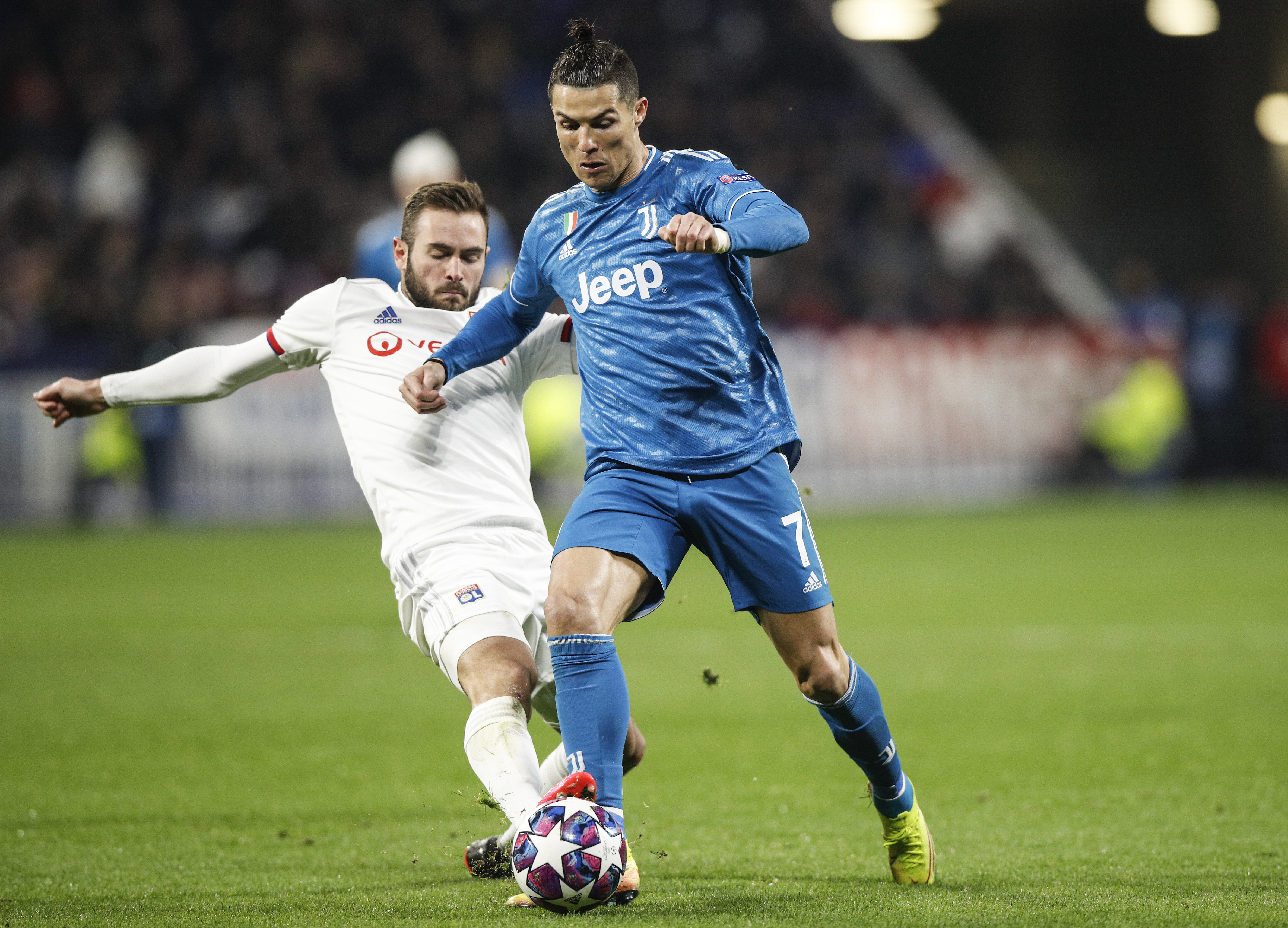 Foto: EPA-EFE/YOAN VALAT