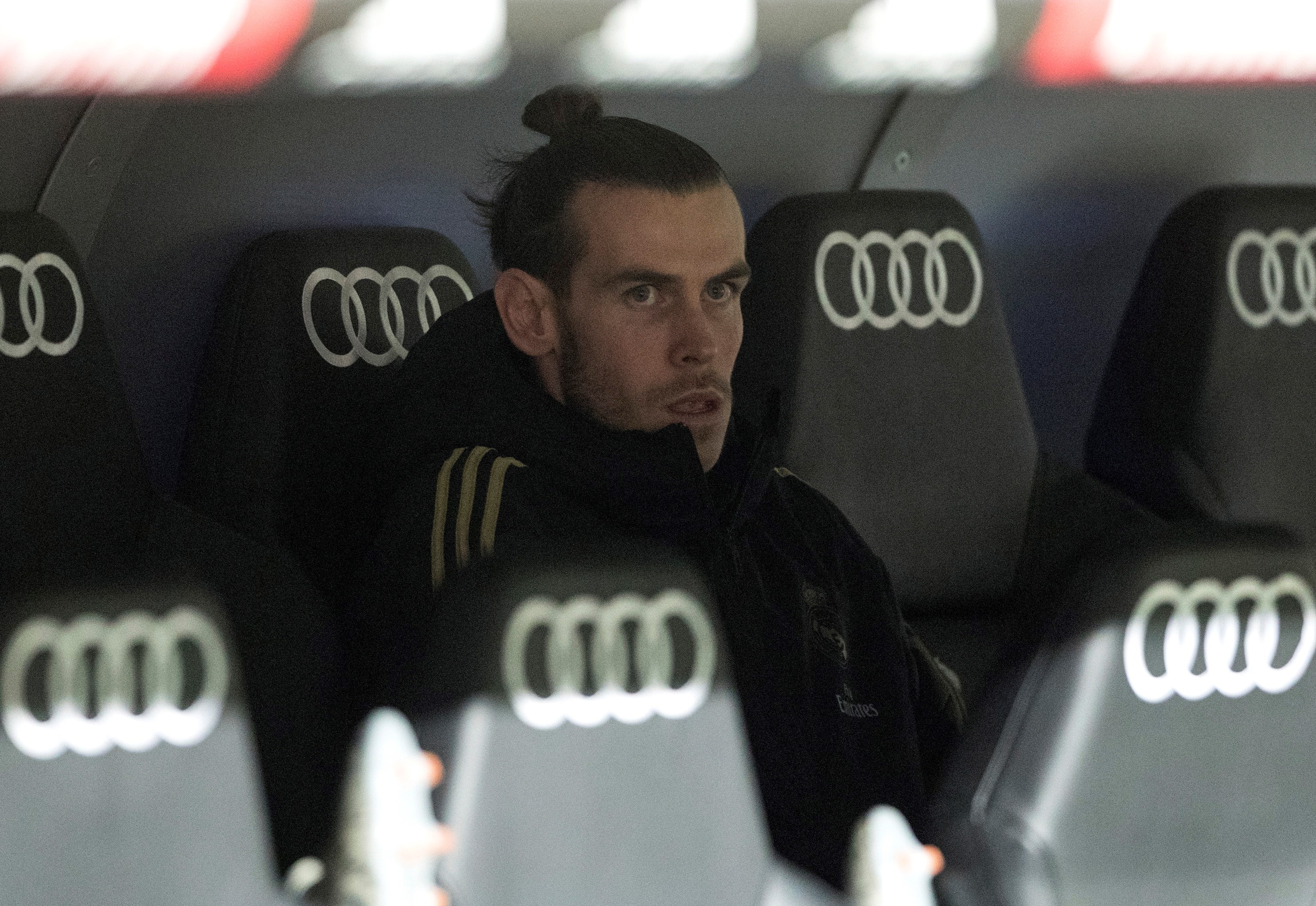 epa08020672 Real Madrid's winger Gareth Bale reacts before the Spanish LaLiga soccer match between Real Madrid and Real Sociedad at Santiago Bernabeu stadium in Madrid, Spain, 23 November 2019.  EPA-EFE/Rodrigo Jimenez