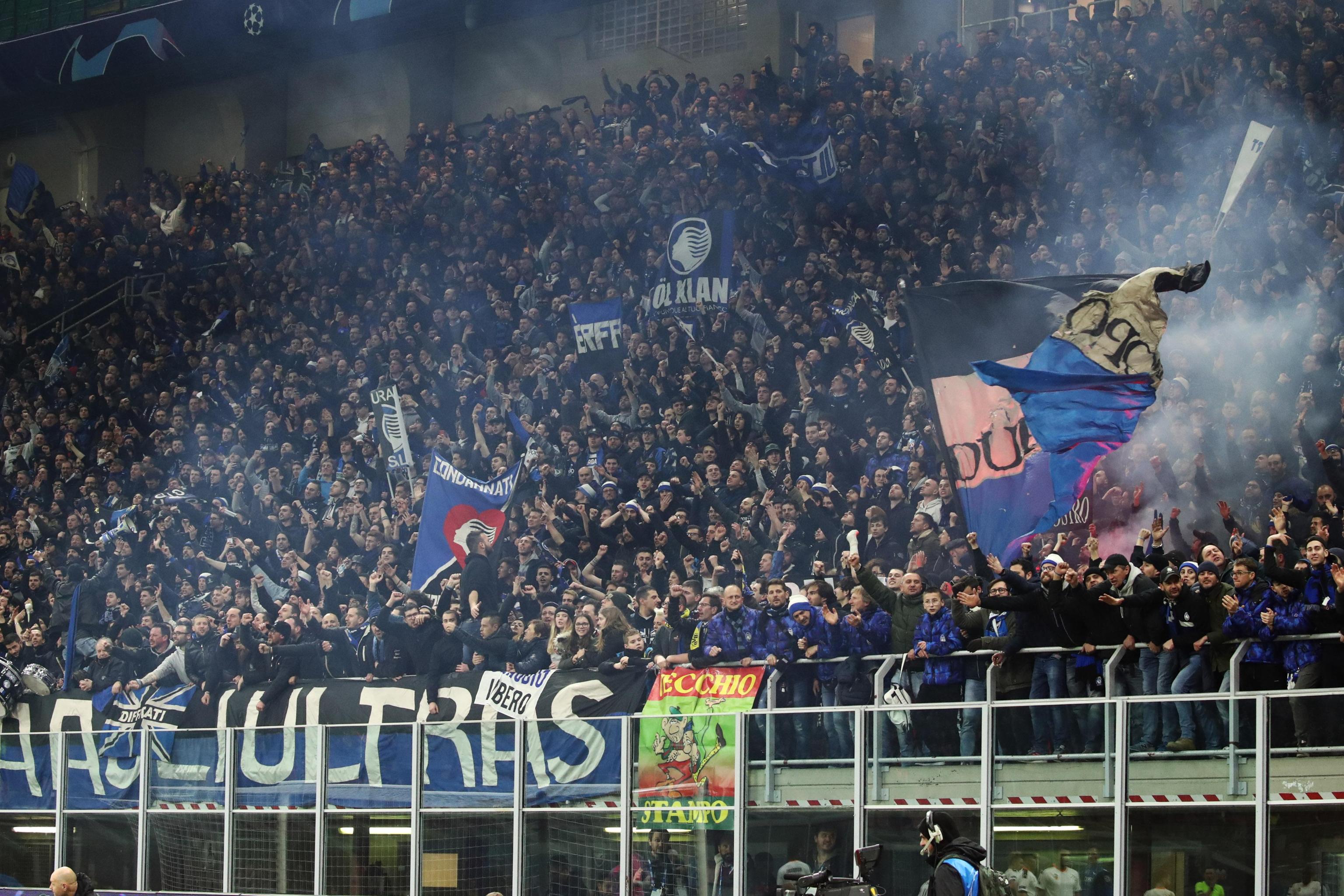 epa08229294 Atalanta fans during the UEFA Champions League round of 16 soccer first leg match Atalanta BC vs Valencia CF at the Giuseppe Meazza stadium in Milan, Italy, 19 February 2020. Atalanta won 4-1.  EPA-EFE/PAOLO MAGNI