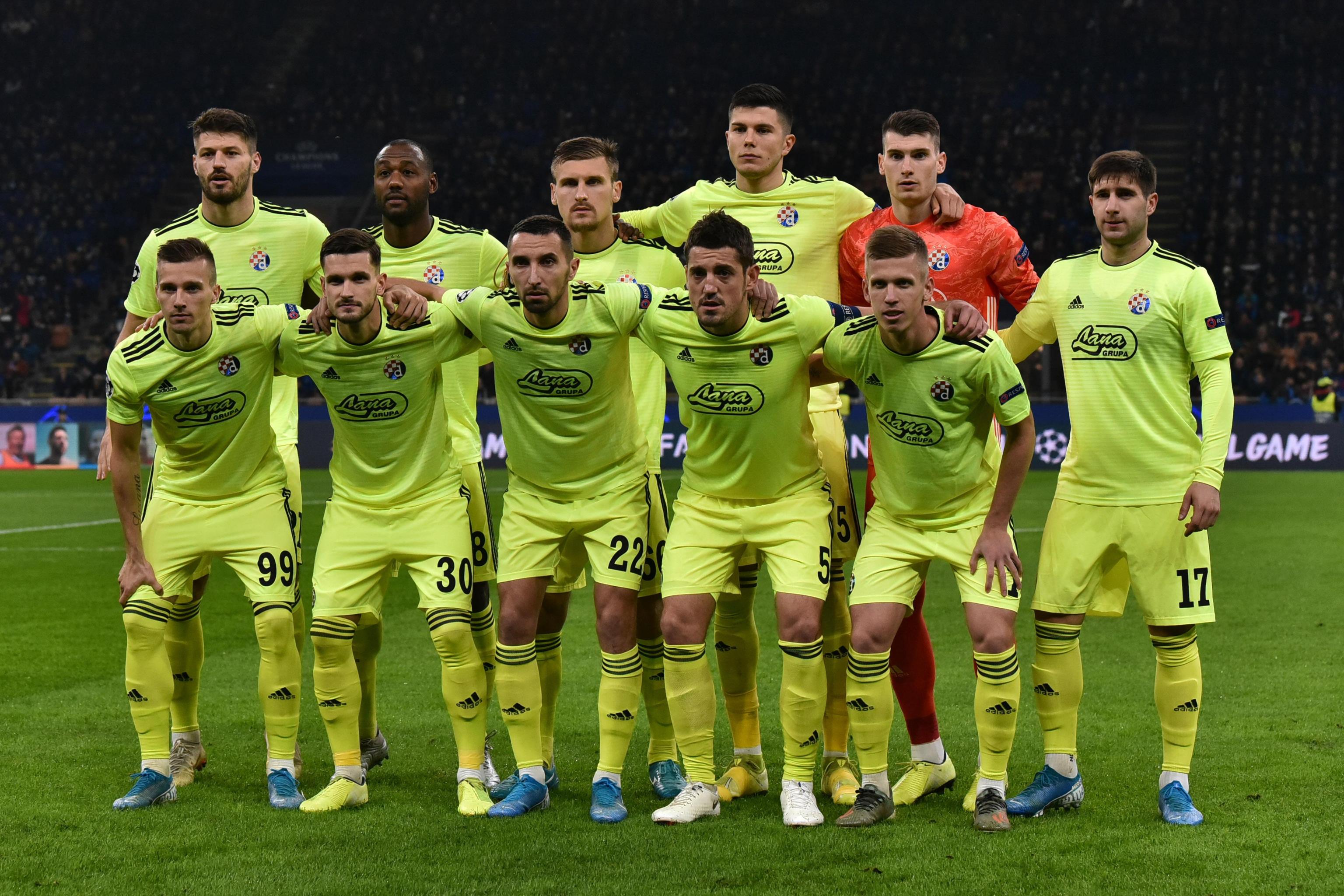 epa08027504 Dinamo Zagreb's players pose for a photo prior the UEFA Champions League Group C soccer match Atalanta BC vs Dinamo Zagreb at the Giuseppe Meazza stadium in Milan, Italy, 26 November 2019.  EPA-EFE/PAOLO MAGNI