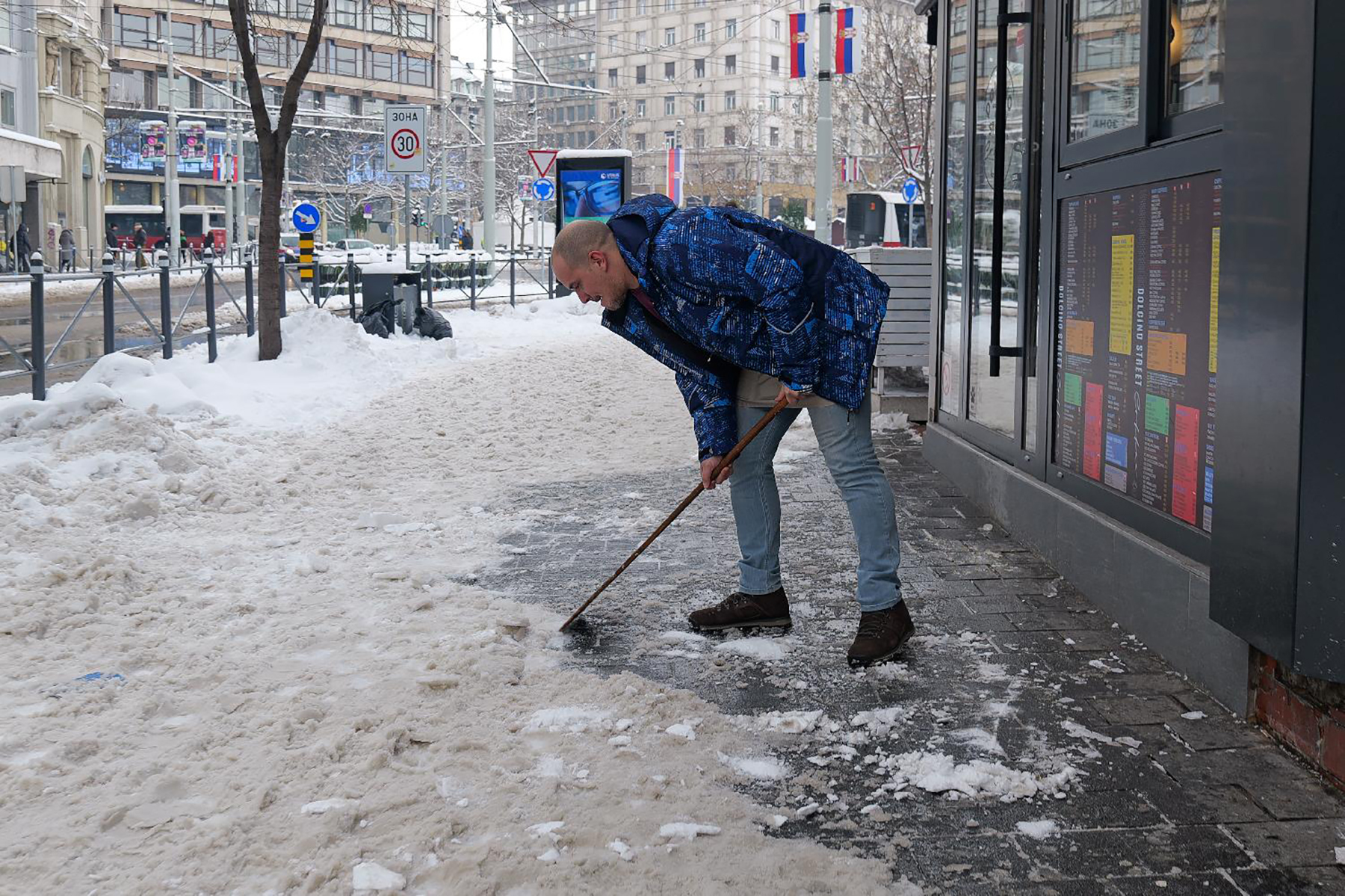 Sneg_ciscenje_02_Milica_Vuckovic_b