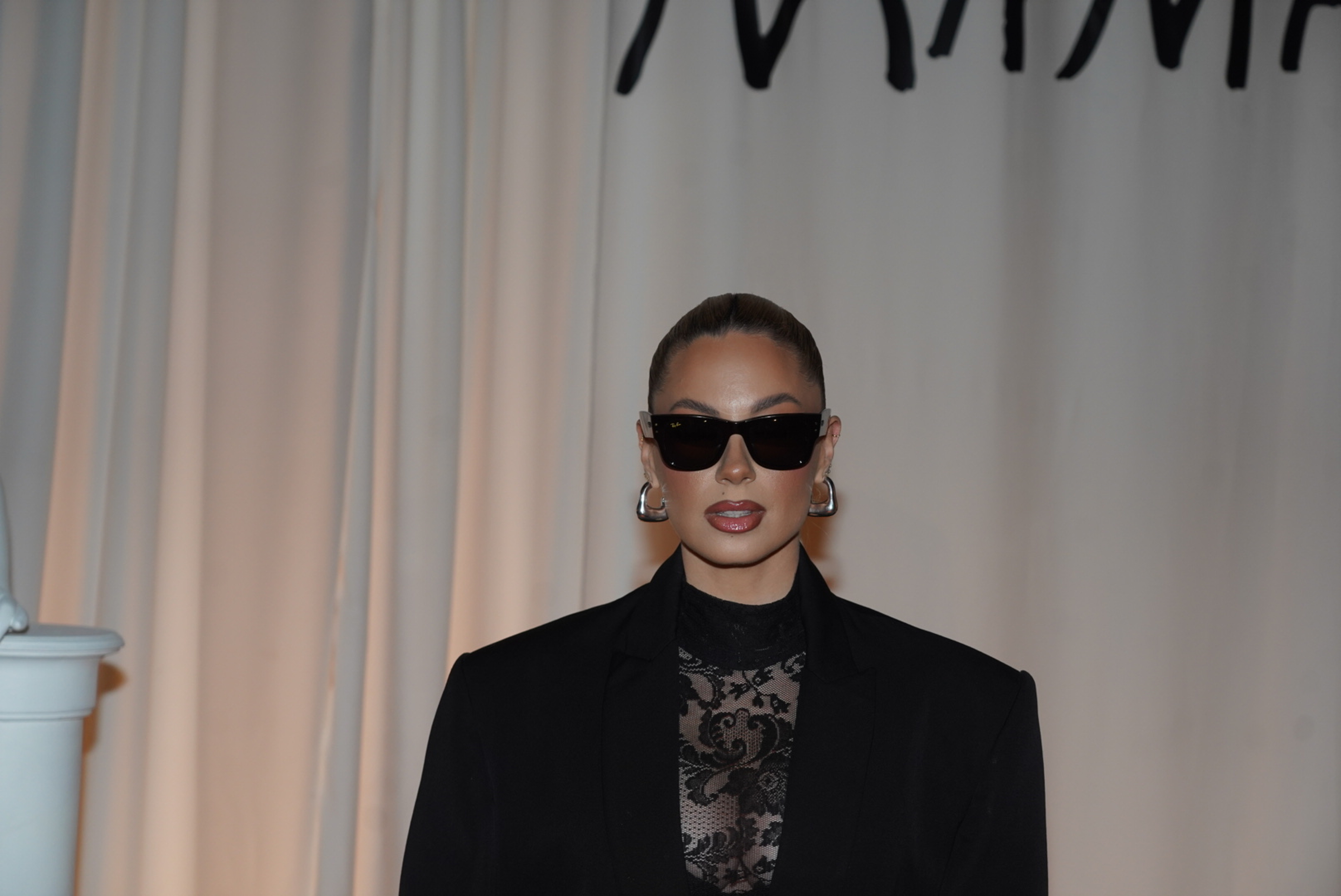 On the occasion of the release of the album titled "MAMA", Natasa Bekvalac organized a promotion and a short performance at the Nacionalna klasa restaurant in Usce.