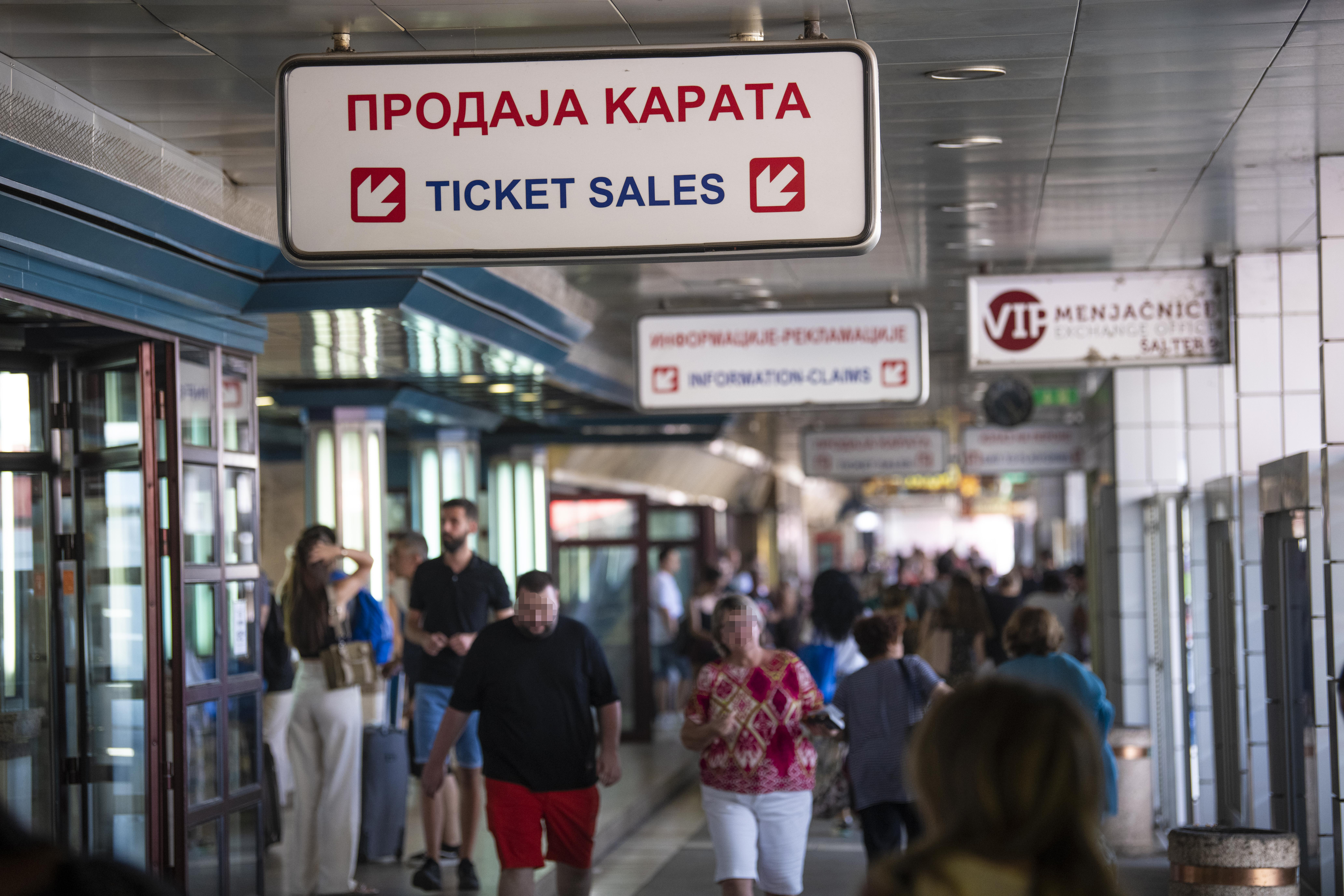 Beograd 29. jul 2022. Beogradska autobuska stanica BAS, putnici, putovanje, peroni, odlazni peron  Foto:Dragan Mujan/Nova.rs
