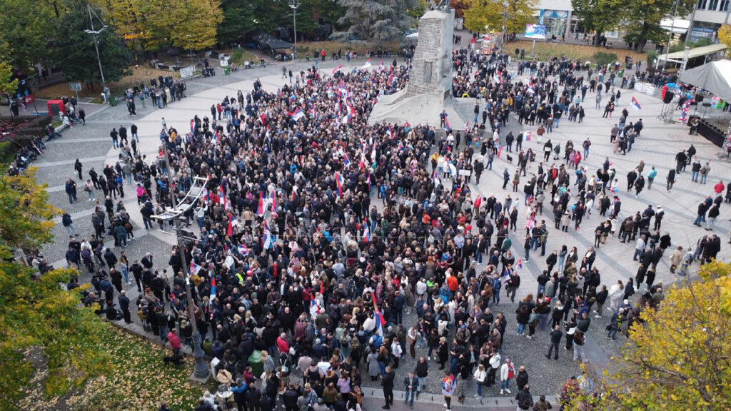 Mesto: Kraljevo
Datum: Sat Oct 25 18:44:43 CEST 2025
Dogadjaj: DRUŠTVO - U organizaciji Centra za društvenu stabilnost danas je Kraljevu održavn skup građana koji se protive blokadama. 
Fotoreporter: Nebojša Jovanović
Izvor: FoNet
