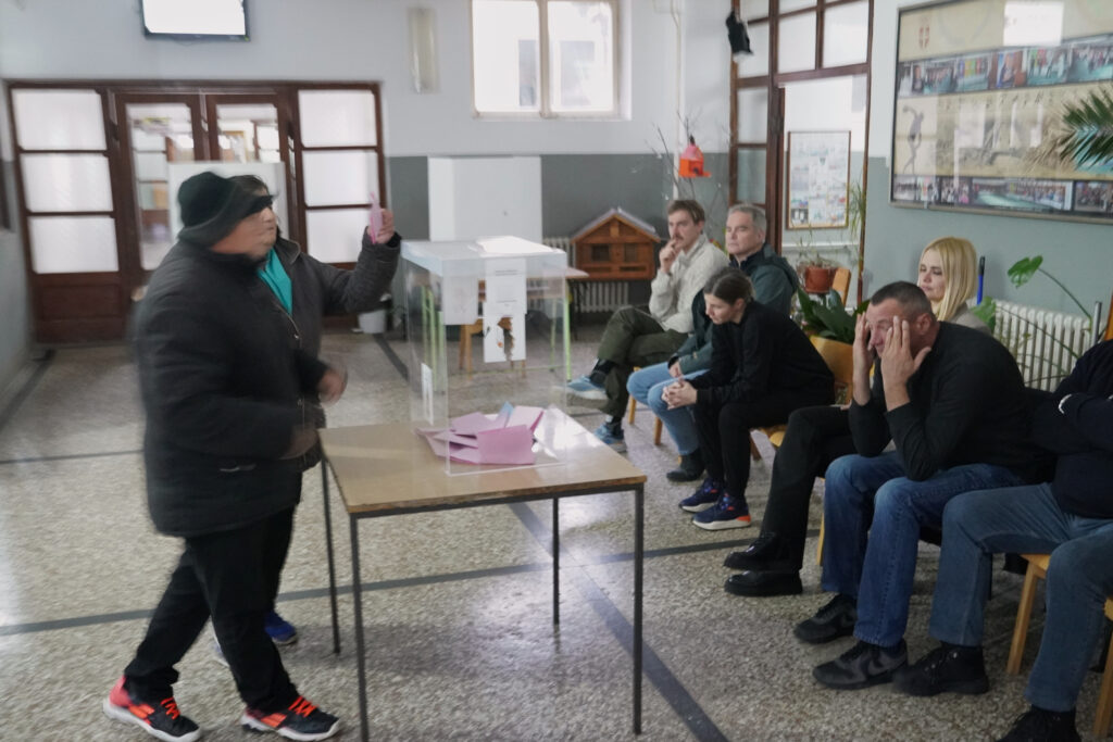 30, November, 2025, Negotin - Regular local elections in Negotin. Photo: Stanislav Nedelja/ATAImages 
30, novembar 2025, Negotin - Redovni lokalni izbori u Negotinu. Photo: Stanislav Nedelja/ATAImages