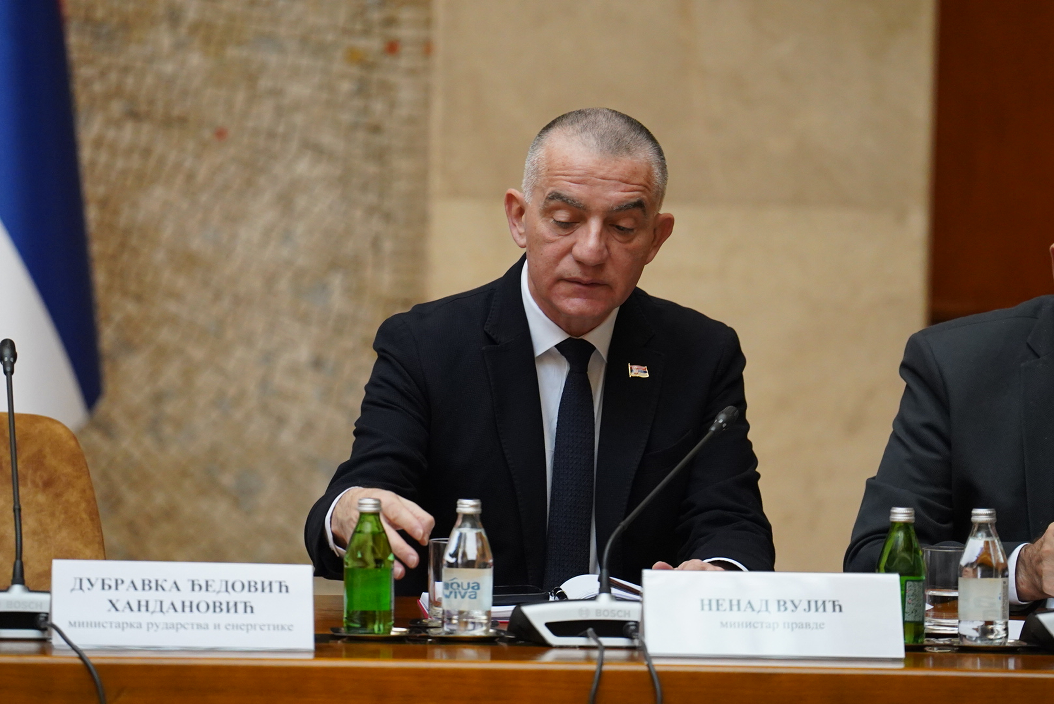 The Government of the Republic of Serbia, which was also attended by the President of the Republic of Serbia Aleksandar Vucic, held an extraordinary session in the Palace of Serbia, to which all directors of public companies were invited, and the main top