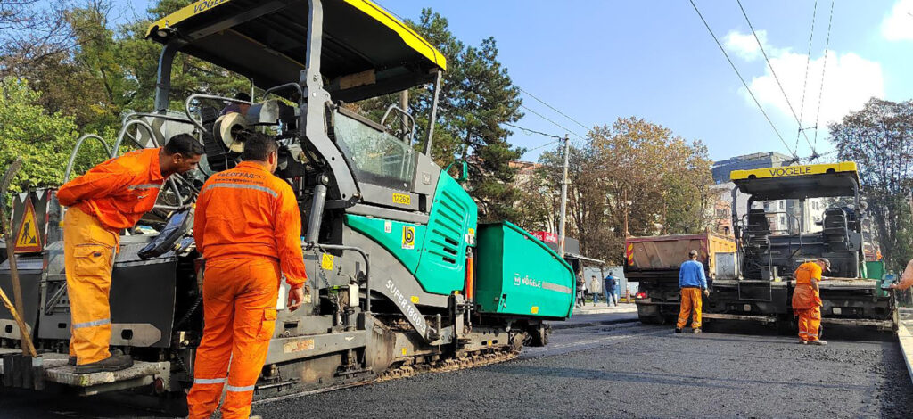 Mesto: Beograd
Datum: Sat Nov 12 18:45:52 CET 2022
Dogadjaj: DRUŠTVO/OPŠTINE - asfaltiranje Ulice Cara Nikolaja II na Vračaru 
Fotoreporter: Marko Dragoslavić
Izvor: FoNet