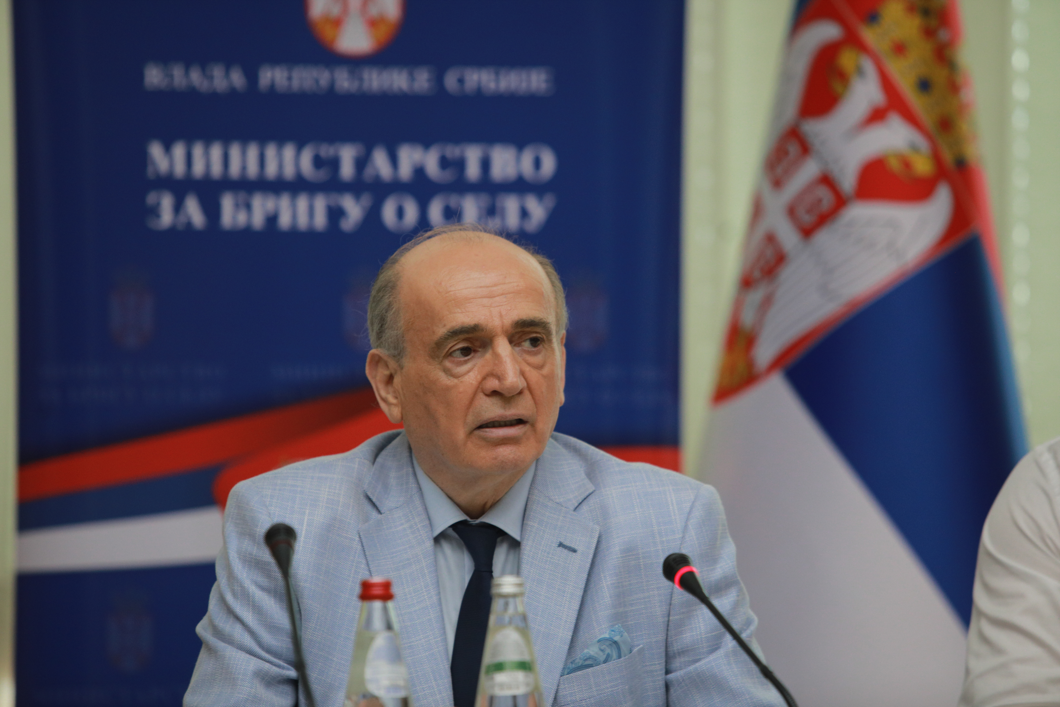 In the Palace of Serbia, the Minister for the Care of the Village, Milan Krkobabic, signed contracts for the allocation of grants for the organization of the event "Miholjski susreti village".