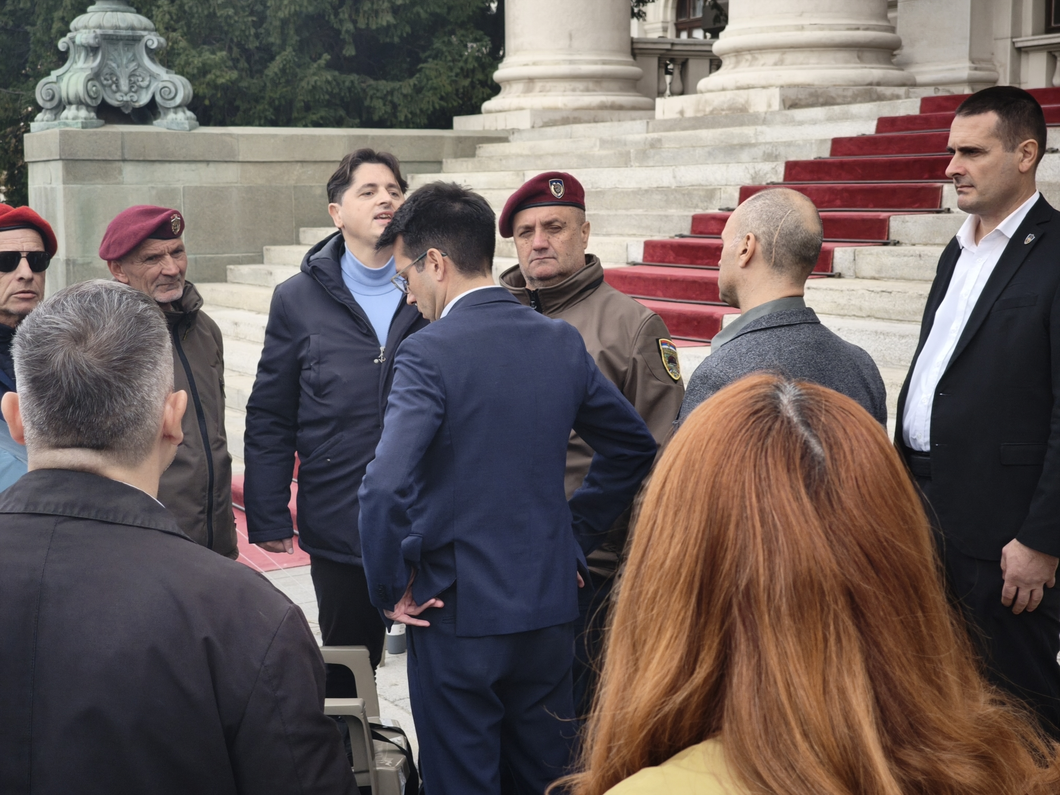 In front of the entrance to the National Assembly, a verbal incident occurred between members of the Green-Left Front parliamentary group and a member of the Serbian Progressive Party, Ugljesa Mrdic who is on hunger strike.